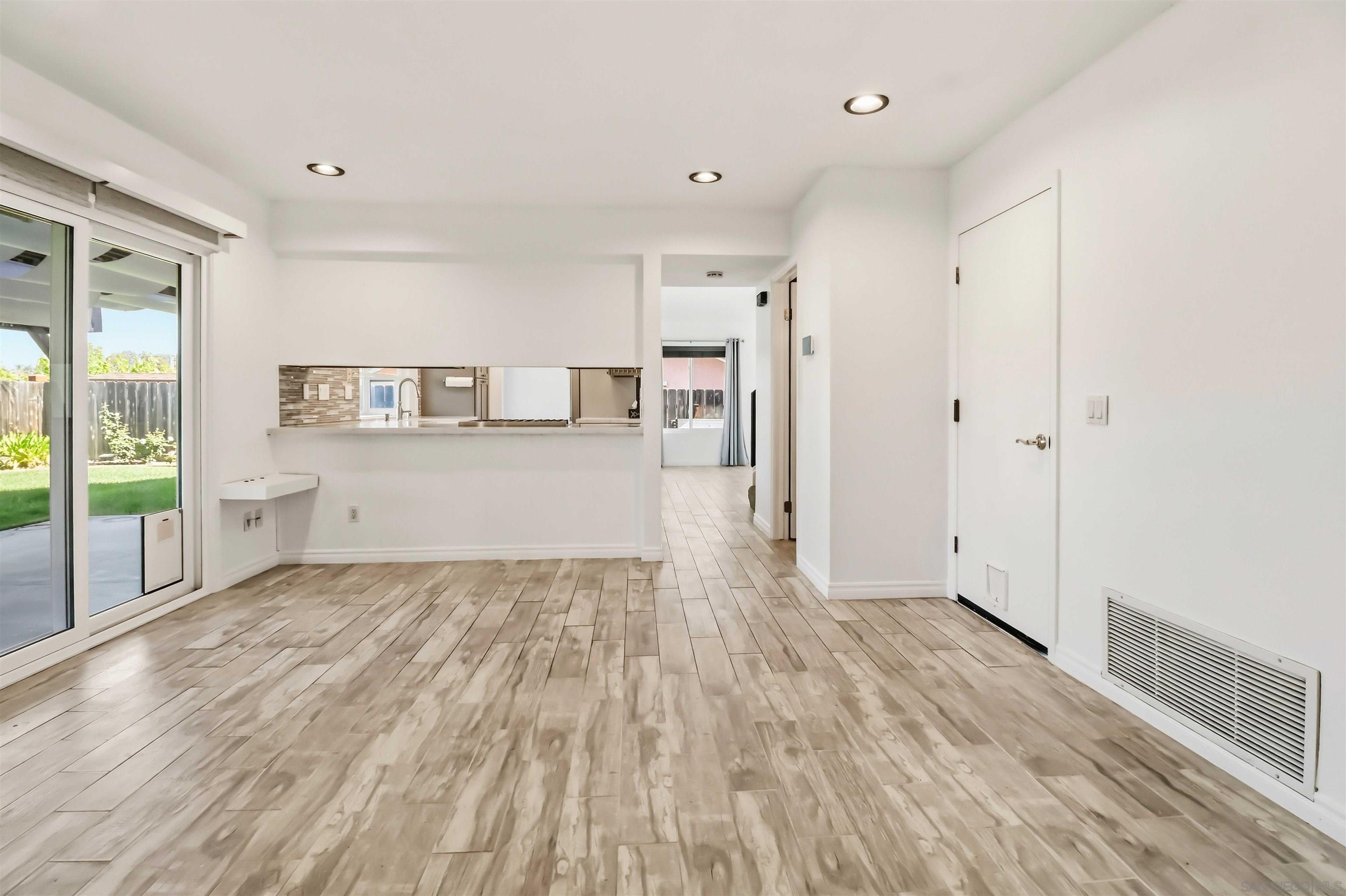 Detail Gallery Image 16 of 41 For 13170  Entreken Ave, San Diego,  CA 92129 - 4 Beds | 2/1 Baths