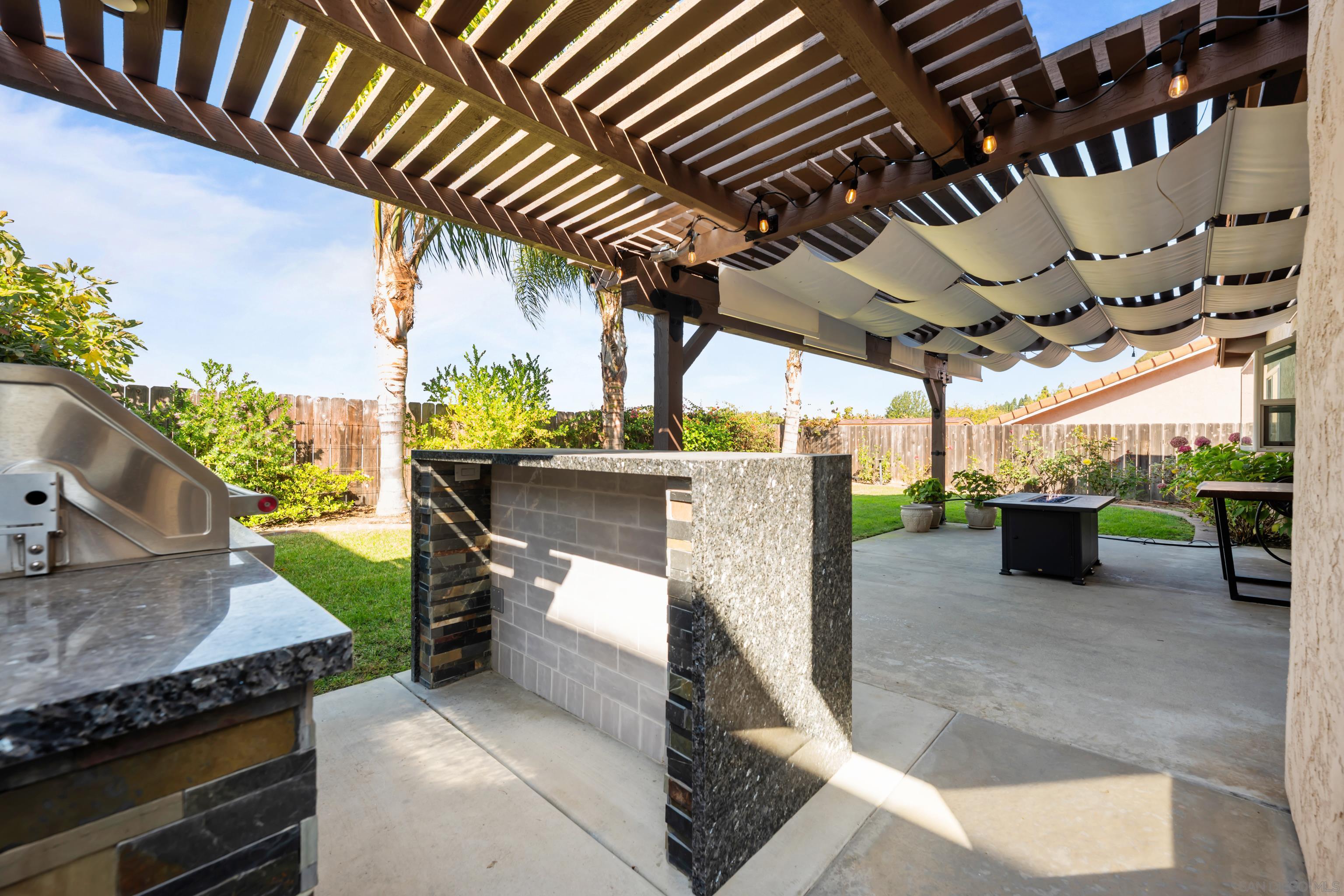 Detail Gallery Image 6 of 8 For 13170  Entreken Ave, San Diego,  CA 92129 - 4 Beds | 2/1 Baths