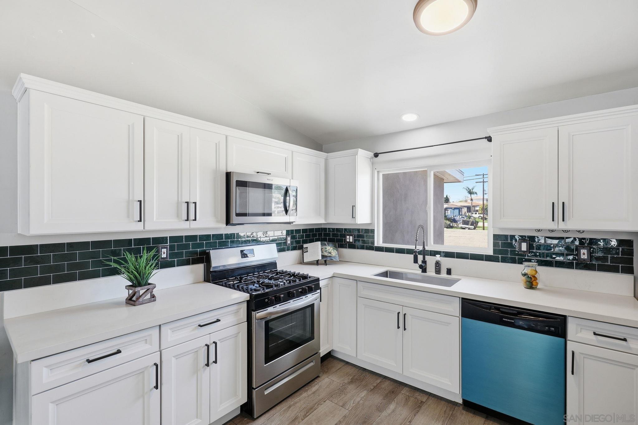 Detail Gallery Image 14 of 51 For 2610  Sheri Ln, Lemon Grove,  CA 91945 - 3 Beds | 2 Baths