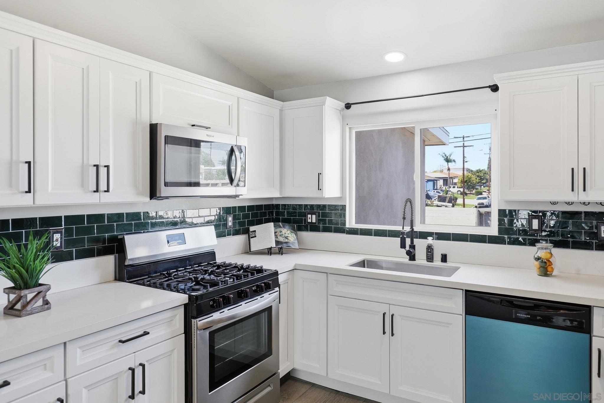 Detail Gallery Image 15 of 51 For 2610  Sheri Ln, Lemon Grove,  CA 91945 - 3 Beds | 2 Baths