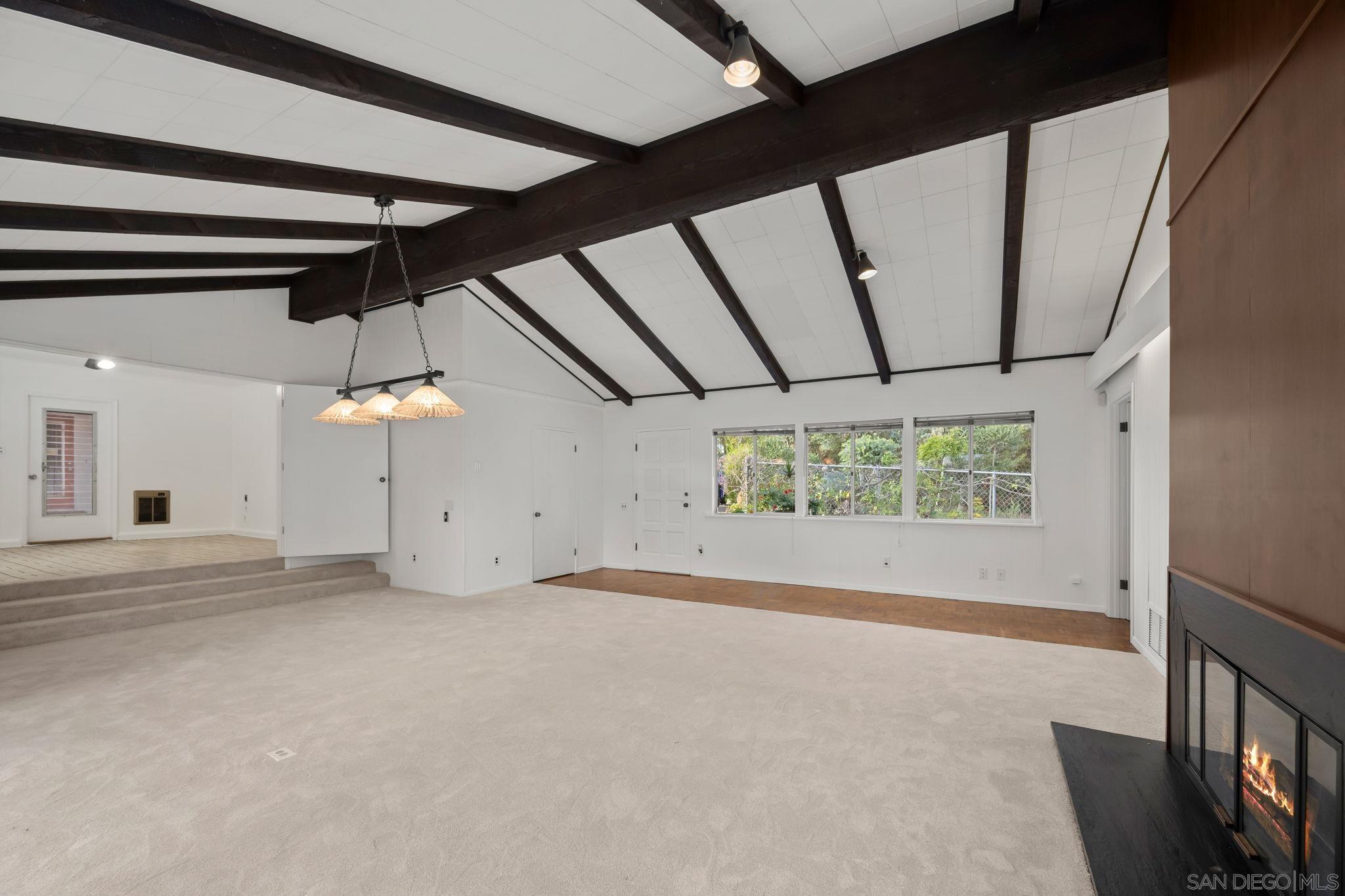 Detail Gallery Image 5 of 12 For 6141  Lago Lindo, Rancho Santa Fe,  CA 92067 - 4 Beds | 4/1 Baths