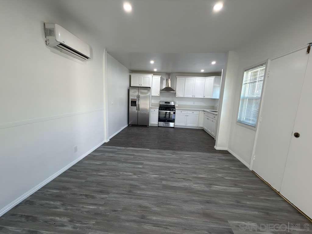 Detail Gallery Image 8 of 14 For 325 W 83rd St, Los Angeles,  CA 90003 - – Beds | – Baths