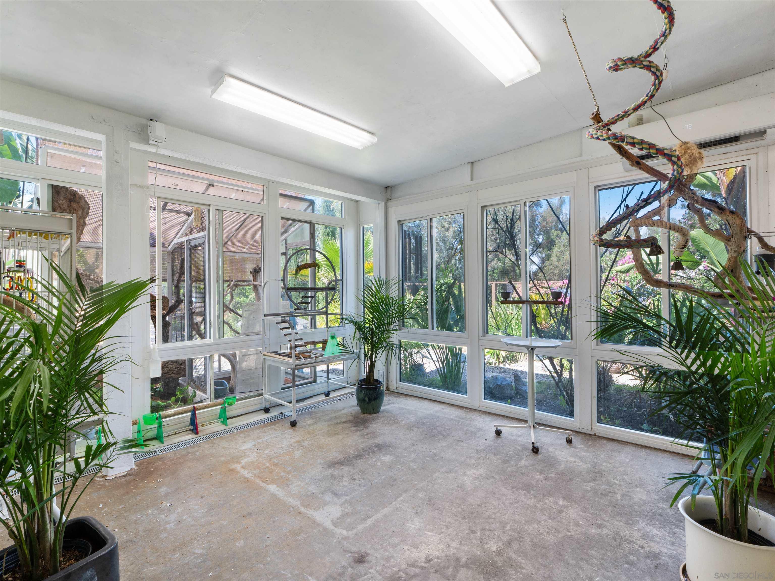 Detail Gallery Image 15 of 21 For 352  Calle Bonita, Escondido,  CA 92029 - 4 Beds | 2/1 Baths