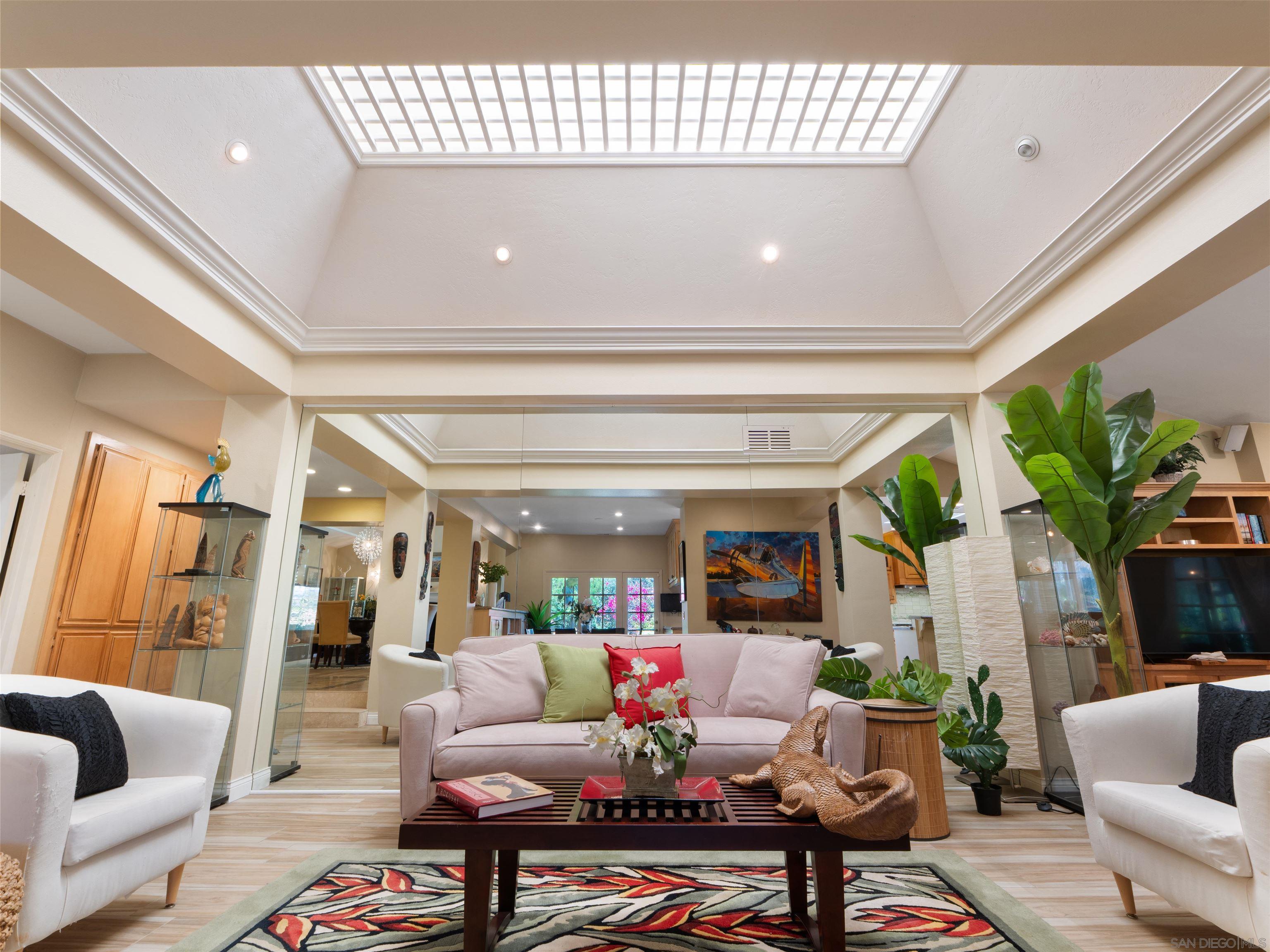 Detail Gallery Image 5 of 21 For 352  Calle Bonita, Escondido,  CA 92029 - 4 Beds | 2/1 Baths