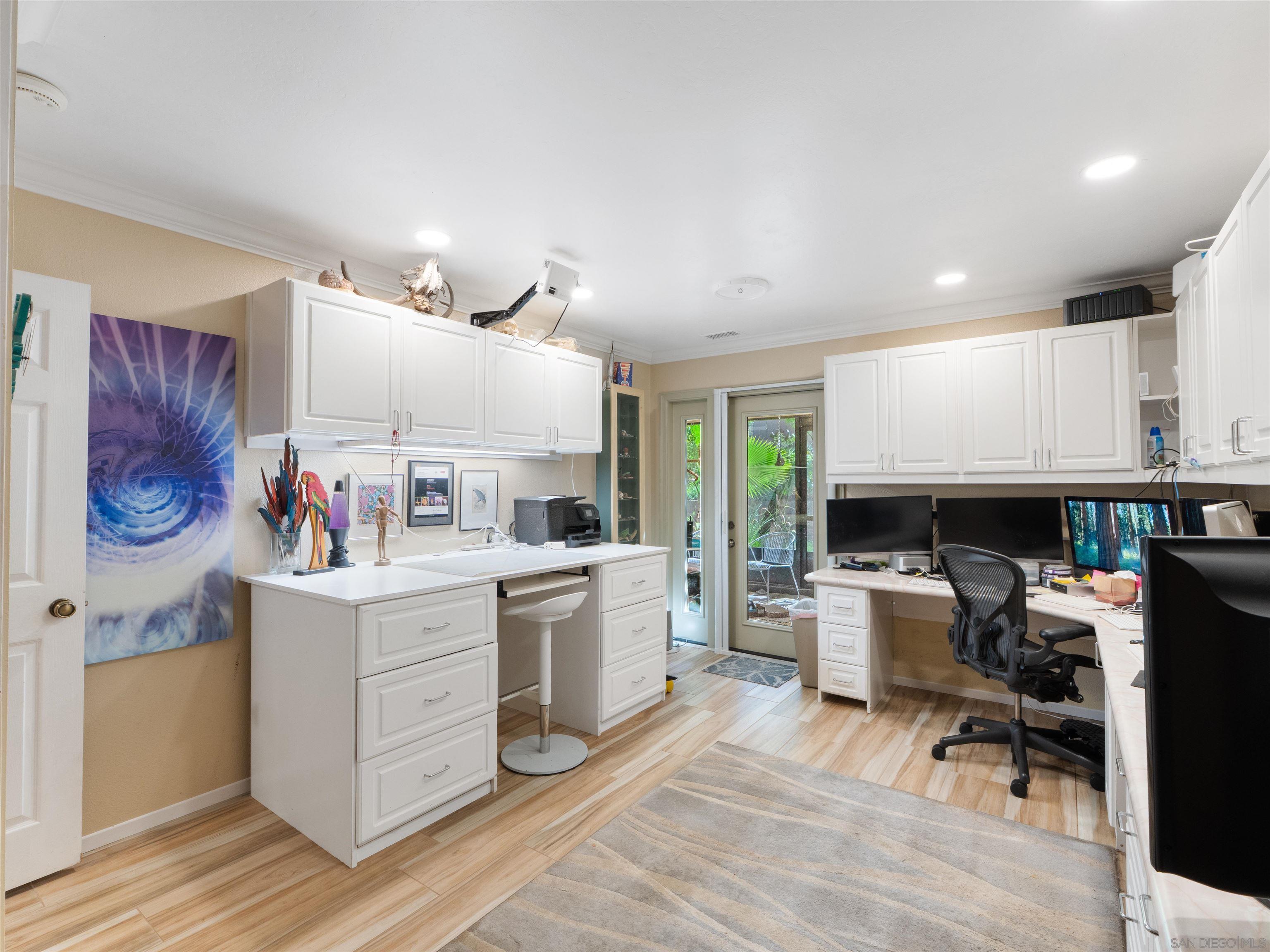 Detail Gallery Image 10 of 21 For 352  Calle Bonita, Escondido,  CA 92029 - 4 Beds | 2/1 Baths