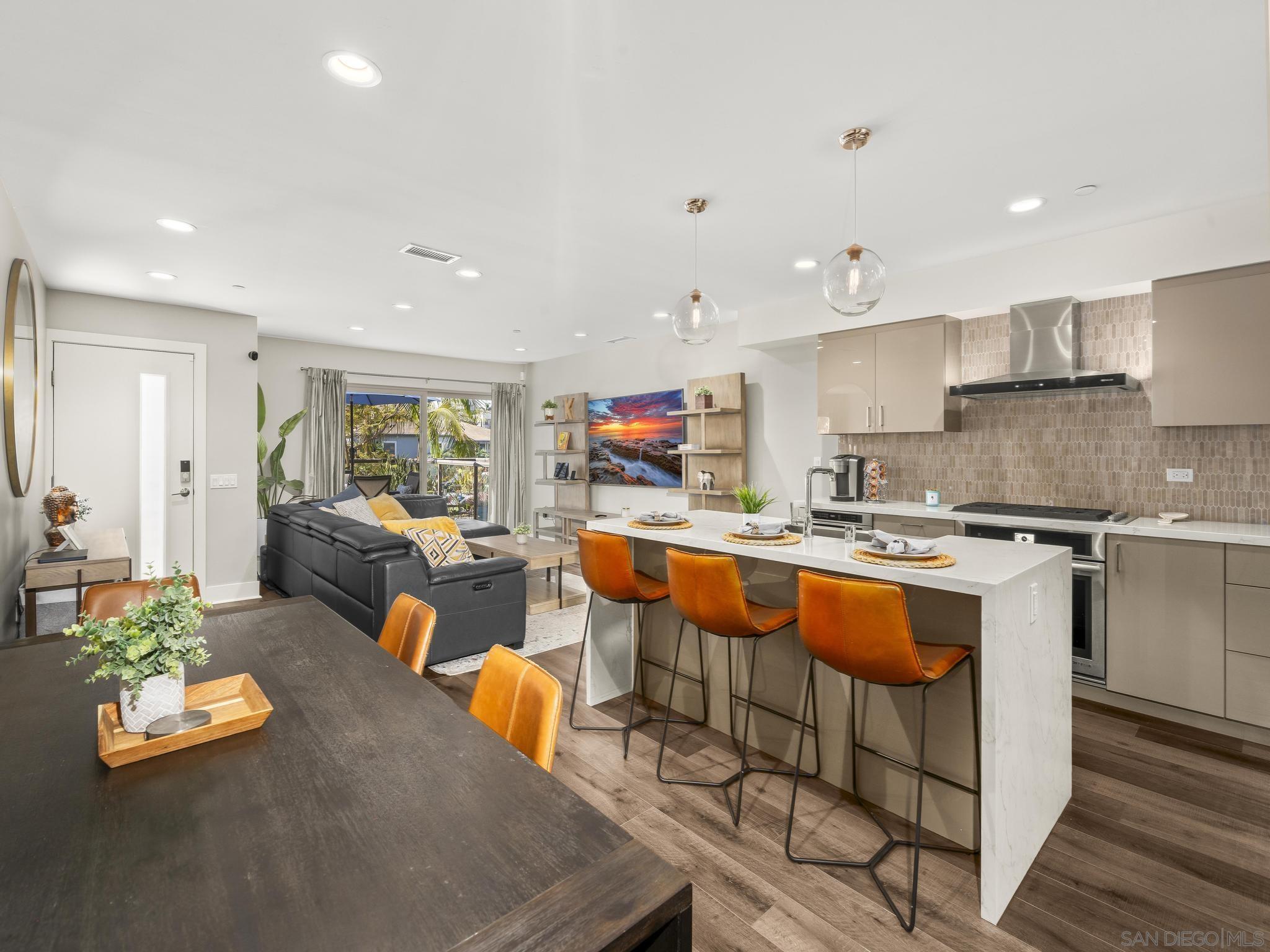 Detail Gallery Image 10 of 35 For 3030  Jarvis St  #2,  San Diego,  CA 92106 - 3 Beds | 3/1 Baths