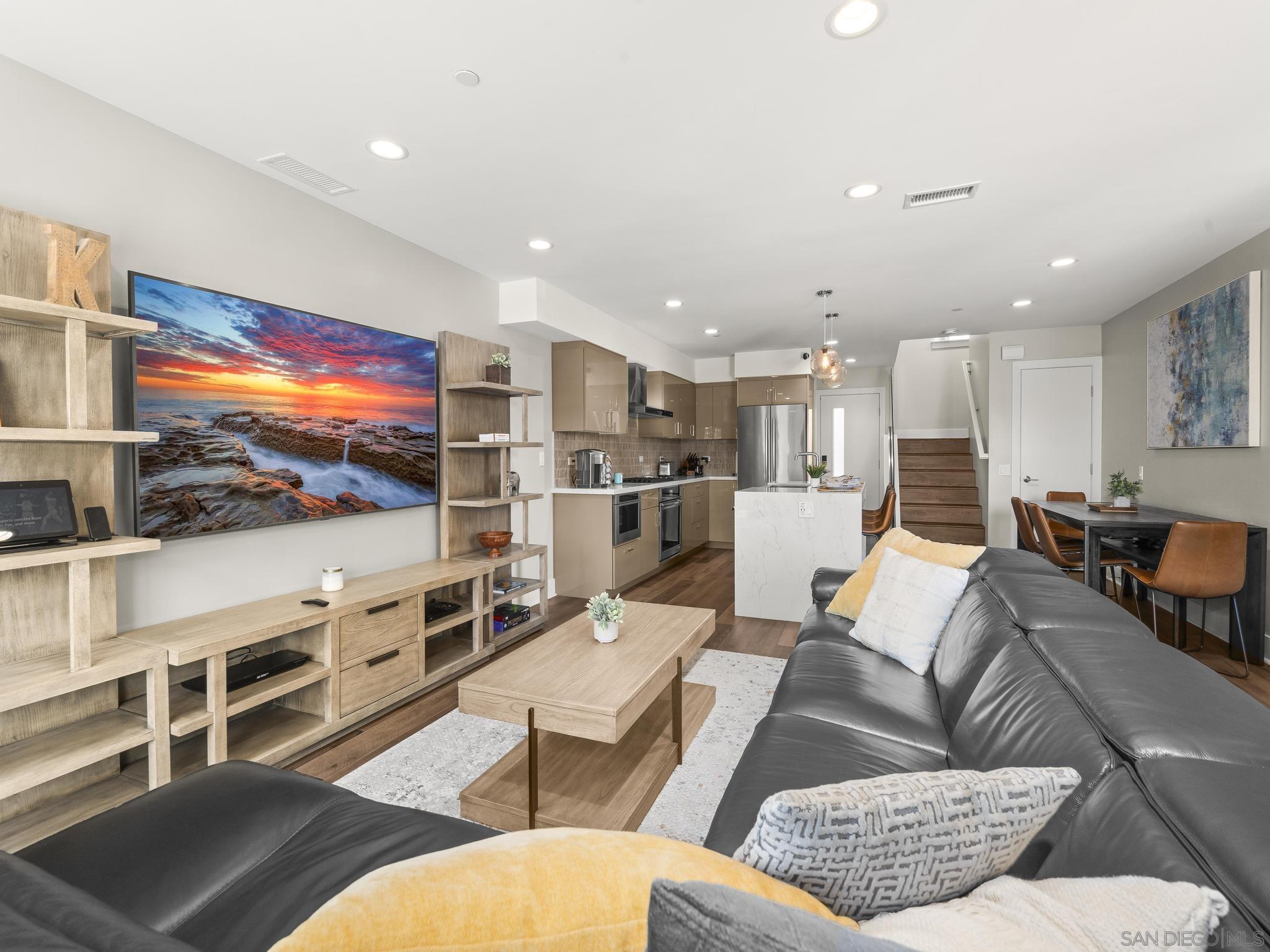 Detail Gallery Image 11 of 35 For 3030  Jarvis St  #2,  San Diego,  CA 92106 - 3 Beds | 3/1 Baths