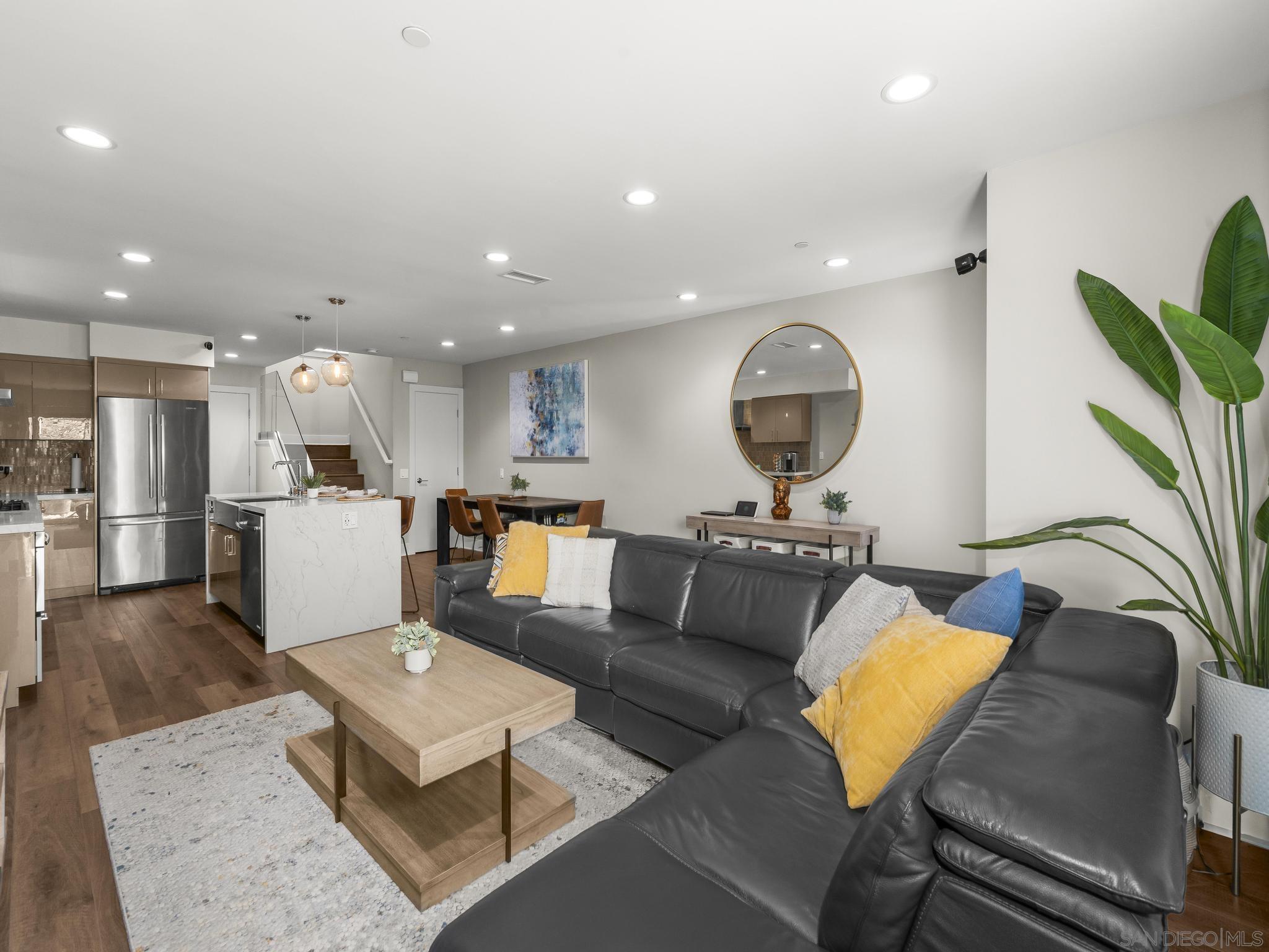 Detail Gallery Image 12 of 35 For 3030  Jarvis St  #2,  San Diego,  CA 92106 - 3 Beds | 3/1 Baths