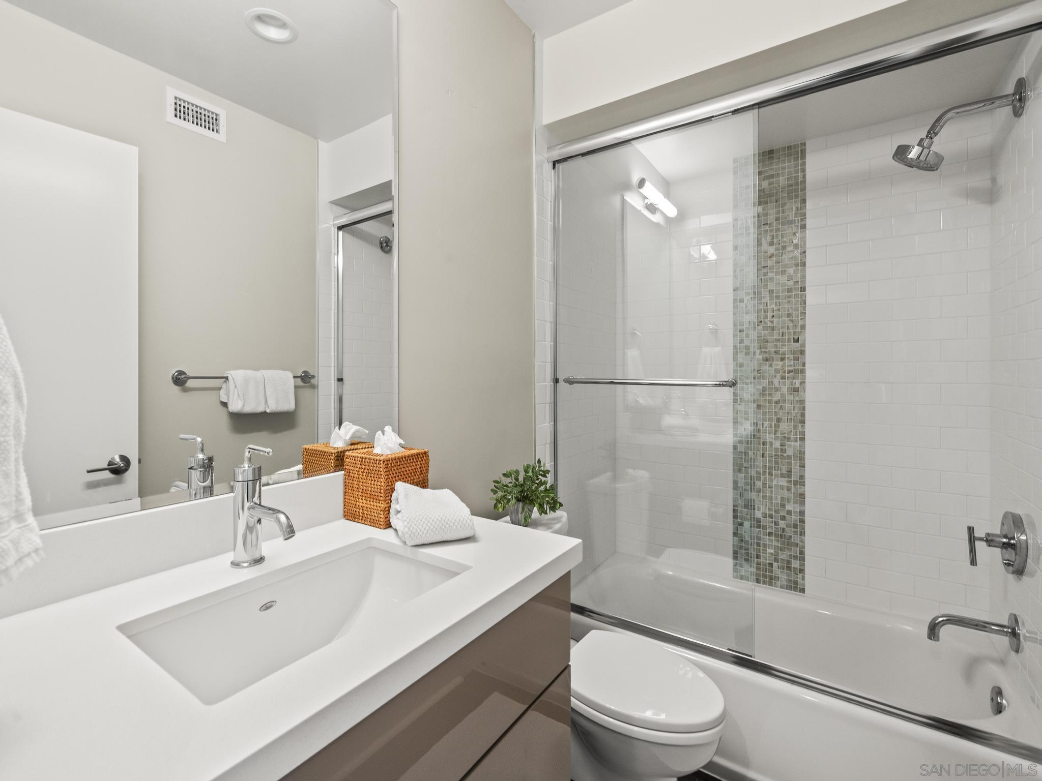 Detail Gallery Image 16 of 35 For 3030  Jarvis St  #2,  San Diego,  CA 92106 - 3 Beds | 3/1 Baths