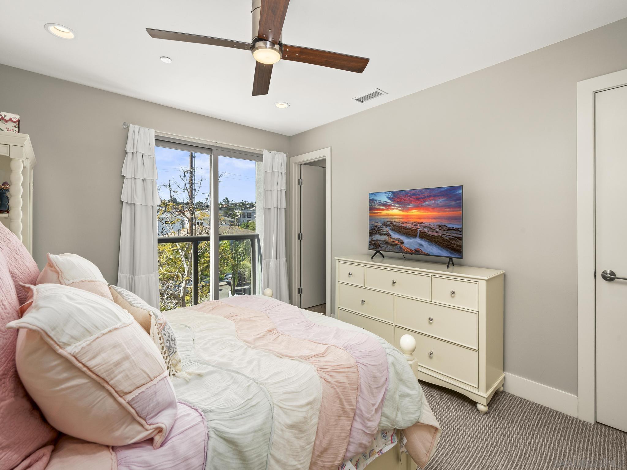 Detail Gallery Image 19 of 35 For 3030  Jarvis St  #2,  San Diego,  CA 92106 - 3 Beds | 3/1 Baths