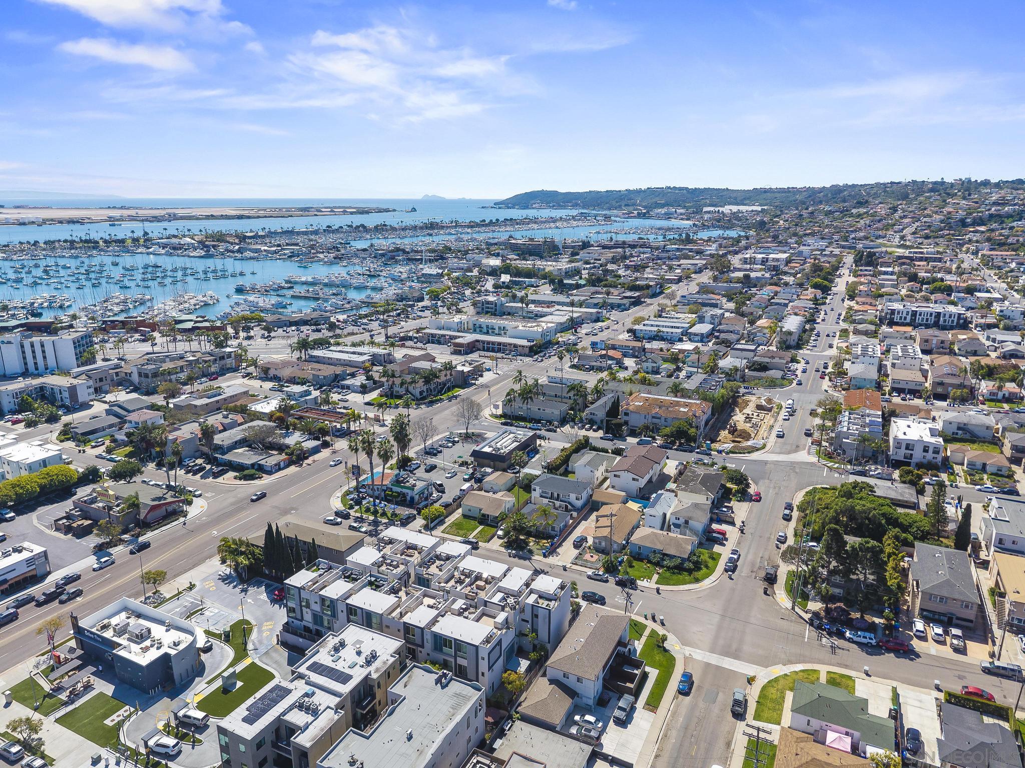 Detail Gallery Image 3 of 35 For 3030  Jarvis St  #2,  San Diego,  CA 92106 - 3 Beds | 3/1 Baths