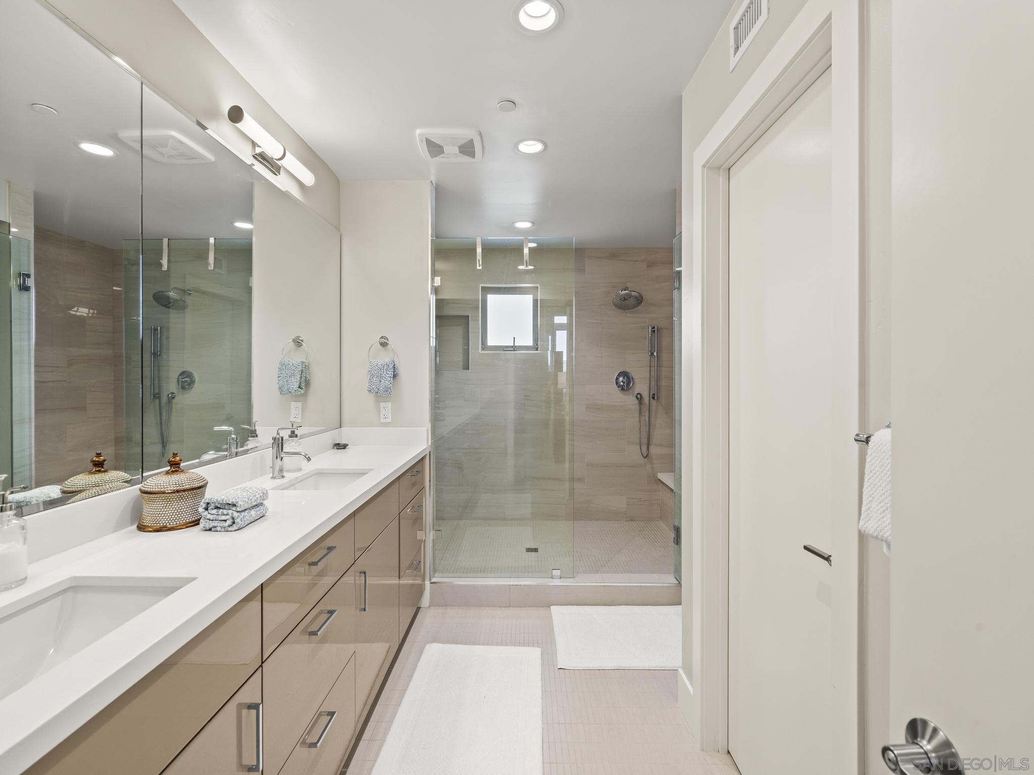 Detail Gallery Image 26 of 35 For 3030  Jarvis St  #2,  San Diego,  CA 92106 - 3 Beds | 3/1 Baths