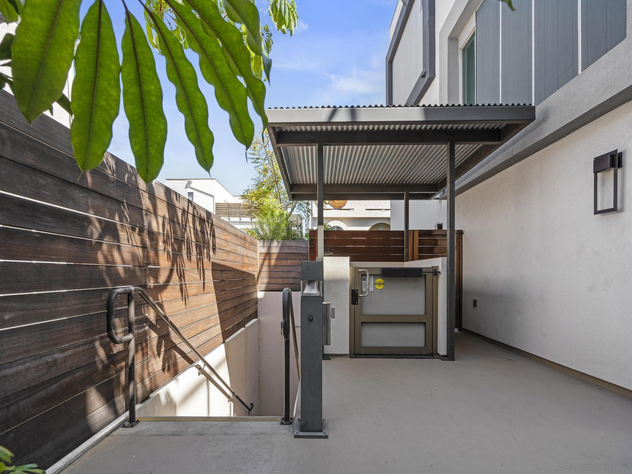 Detail Gallery Image 30 of 35 For 3030  Jarvis St  #2,  San Diego,  CA 92106 - 3 Beds | 3/1 Baths