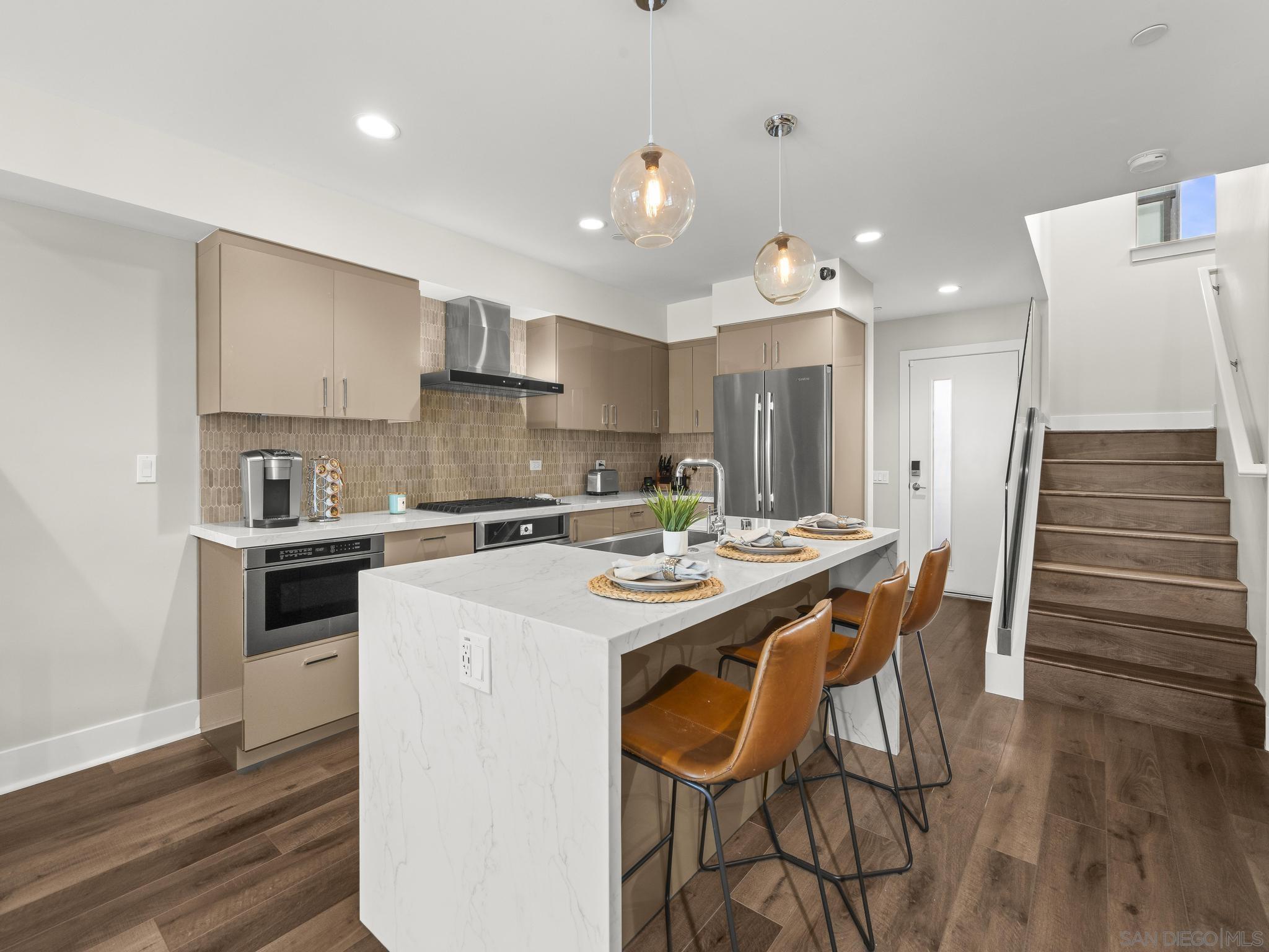 Detail Gallery Image 9 of 35 For 3030  Jarvis St  #2,  San Diego,  CA 92106 - 3 Beds | 3/1 Baths