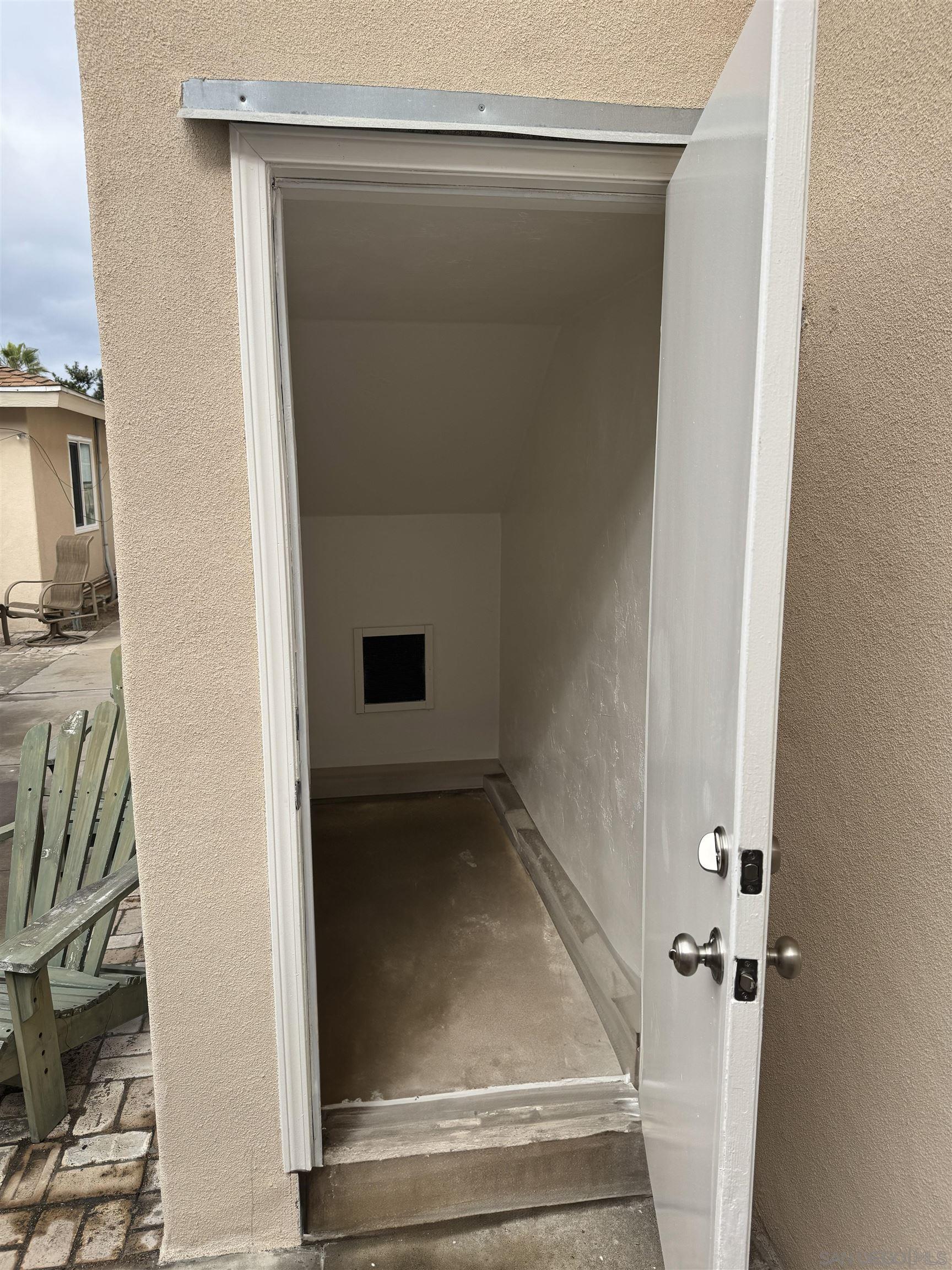 Detail Gallery Image 12 of 14 For 5062.5  Santa Monica Ave  5062.5, San Diego,  CA 92107 - 2 Beds | 1 Baths