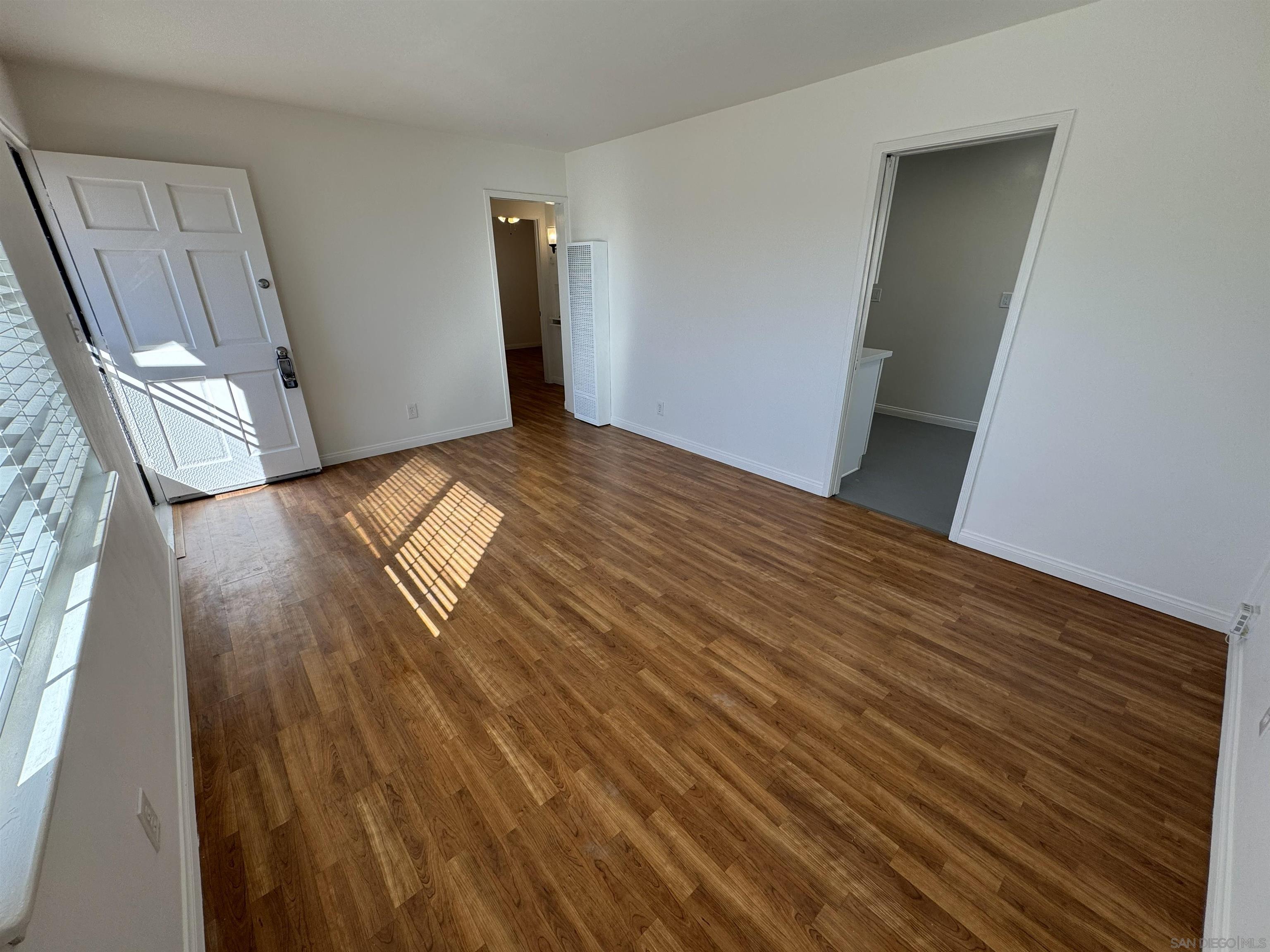 Detail Gallery Image 5 of 14 For 5062.5  Santa Monica Ave  5062.5, San Diego,  CA 92107 - 2 Beds | 1 Baths