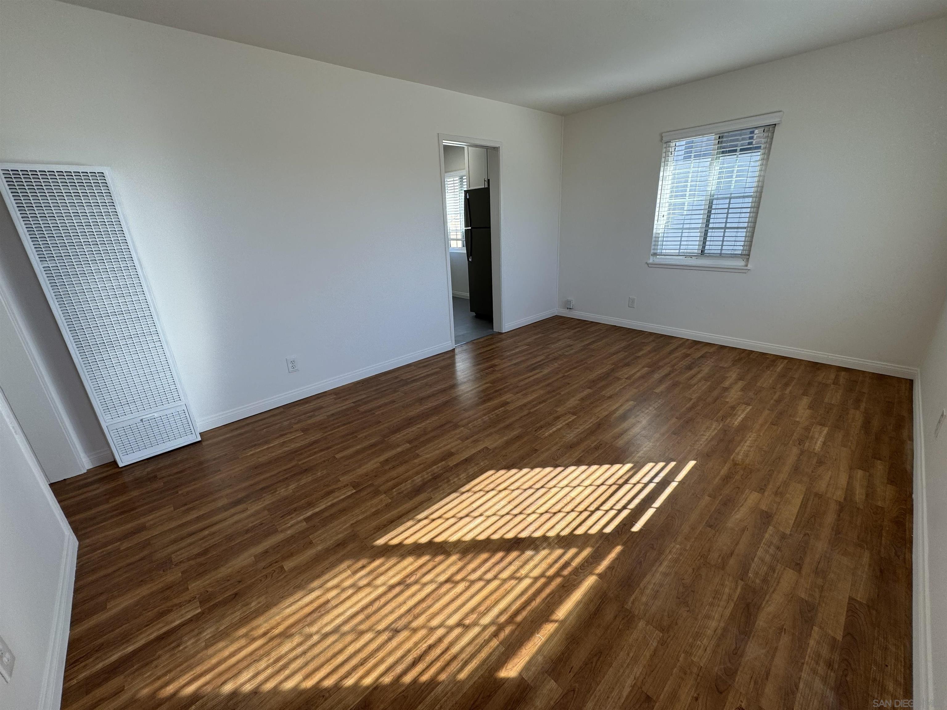 Detail Gallery Image 6 of 14 For 5062.5  Santa Monica Ave  5062.5, San Diego,  CA 92107 - 2 Beds | 1 Baths