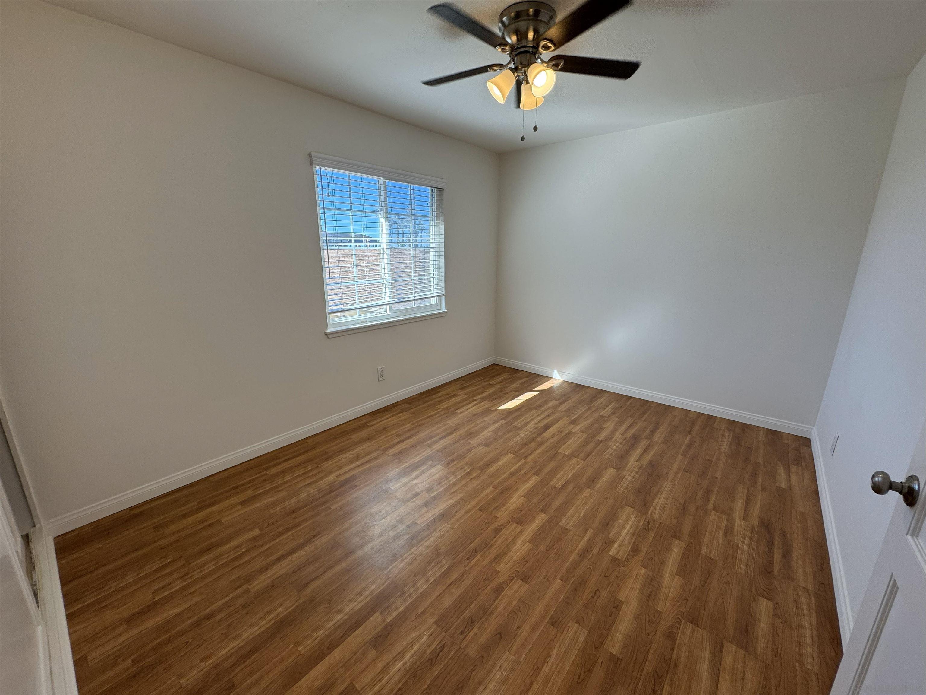 Detail Gallery Image 7 of 14 For 5062.5  Santa Monica Ave  5062.5, San Diego,  CA 92107 - 2 Beds | 1 Baths