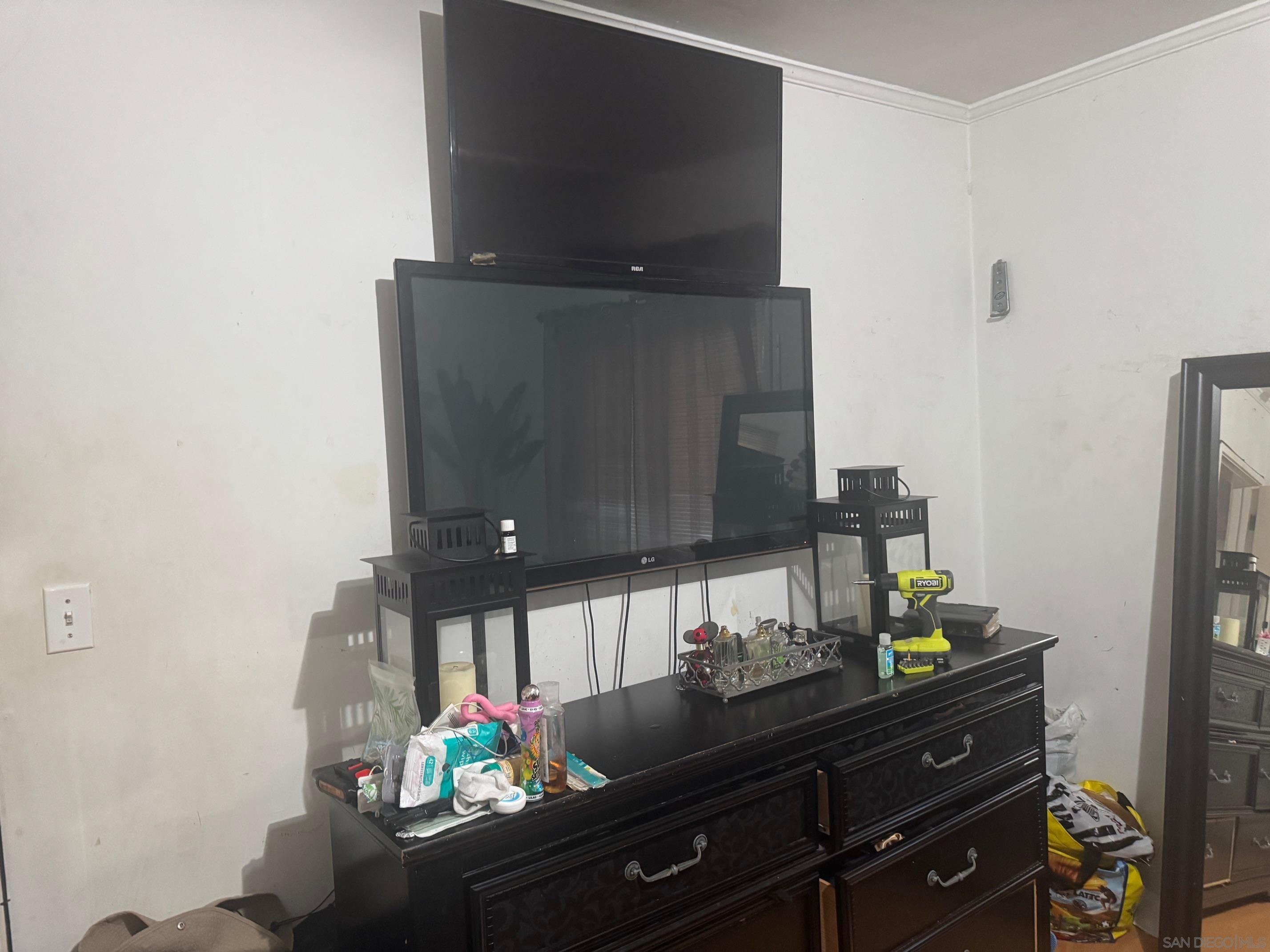 Detail Gallery Image 12 of 45 For 800 W 99th Street, Los Angeles,  CA 90044 - 3 Beds | 1 Baths