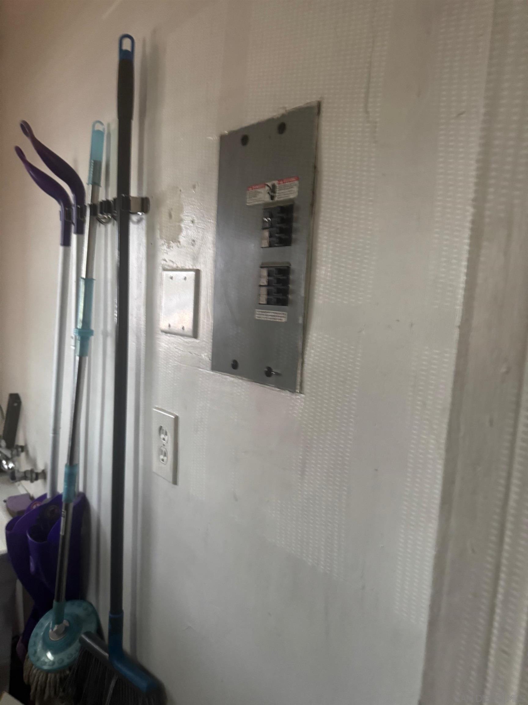 Detail Gallery Image 17 of 45 For 800 W 99th Street, Los Angeles,  CA 90044 - 3 Beds | 1 Baths