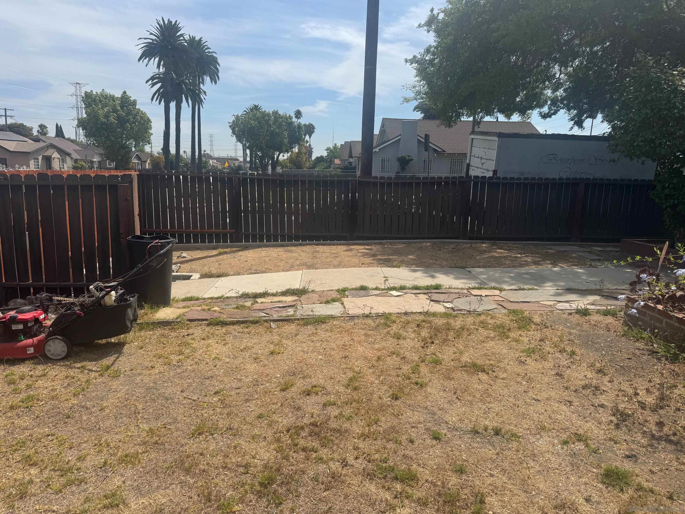 Detail Gallery Image 5 of 45 For 800 W 99th Street, Los Angeles,  CA 90044 - 3 Beds | 1 Baths