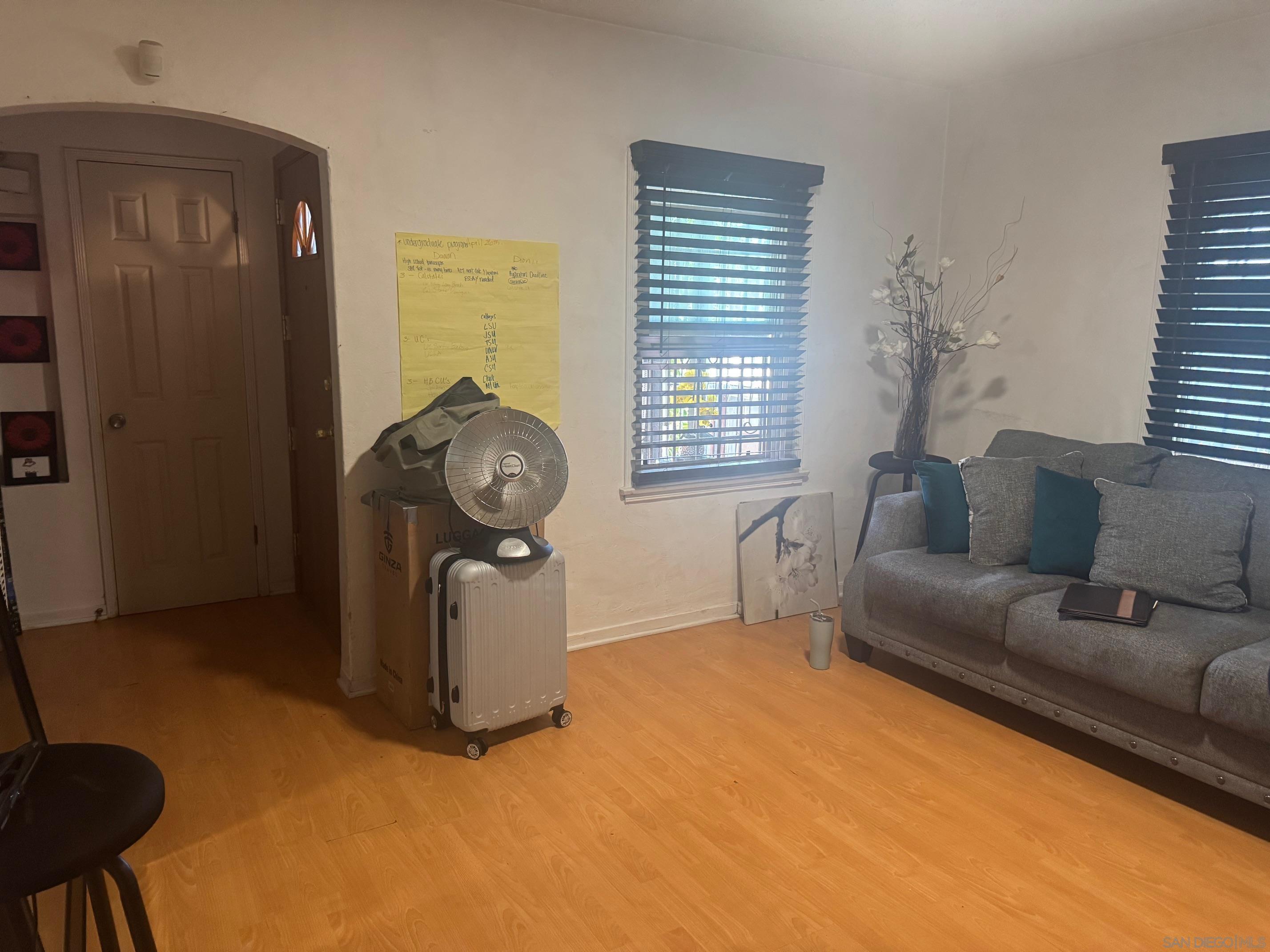 Detail Gallery Image 42 of 45 For 800 W 99th Street, Los Angeles,  CA 90044 - 3 Beds | 1 Baths