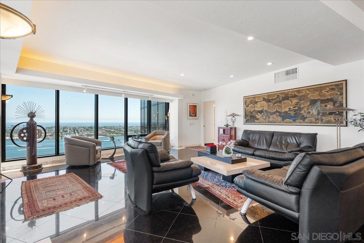 Detail Gallery Image 2 of 39 For 100  Harbor Dr  3603, San Diego,  CA 92101 - 2 Beds | 2/1 Baths