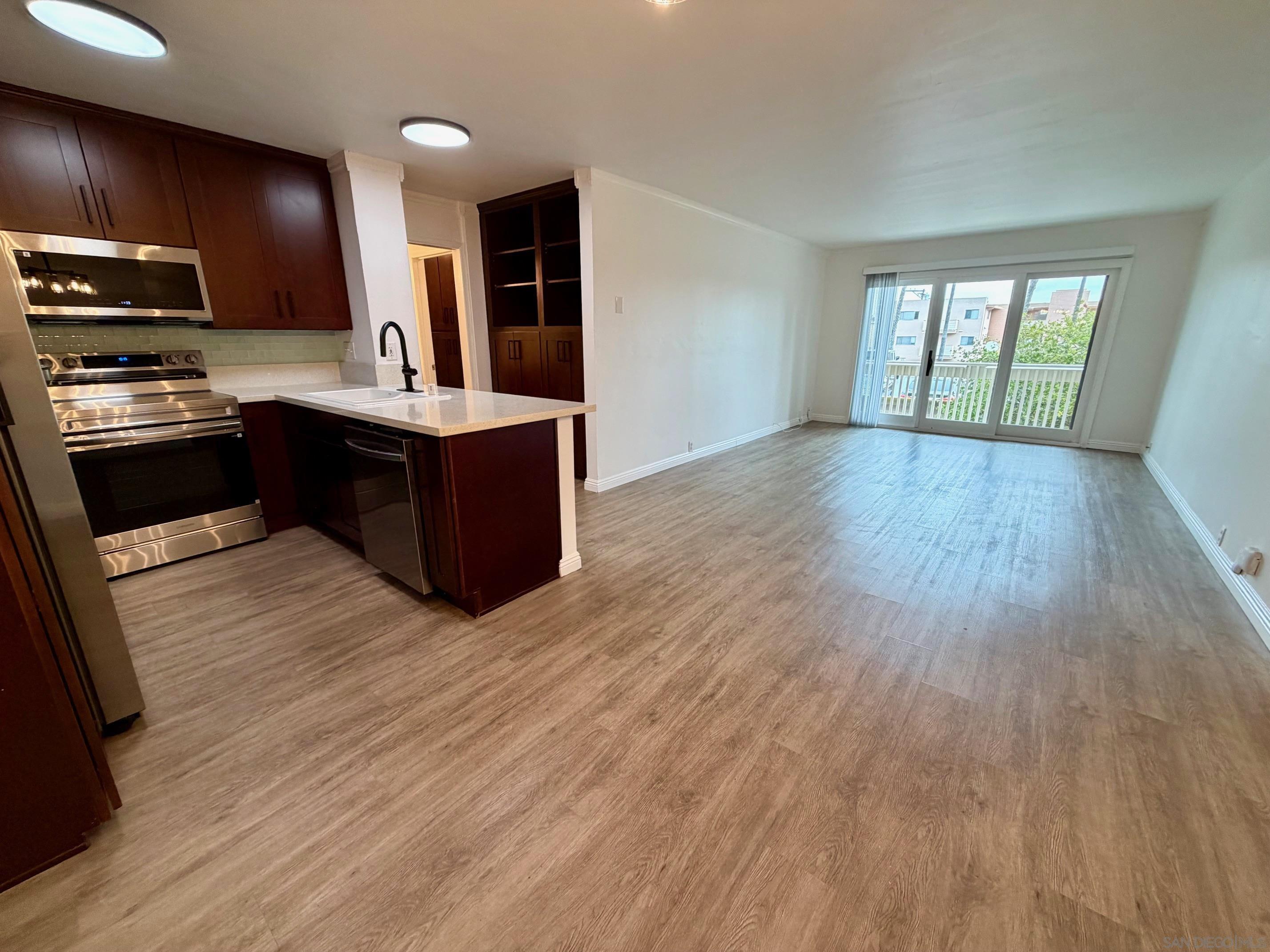 Detail Gallery Image 11 of 20 For 1885  Diamond St.  #2-211,  San Diego,  CA 92109 - 2 Beds | 2 Baths