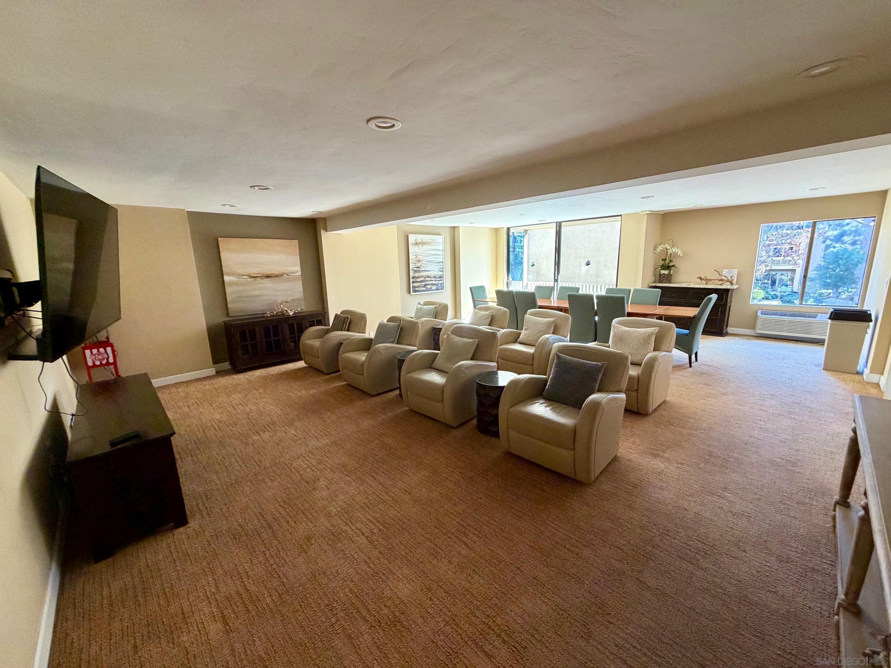 Detail Gallery Image 5 of 20 For 1885  Diamond St.  #2-211,  San Diego,  CA 92109 - 2 Beds | 2 Baths