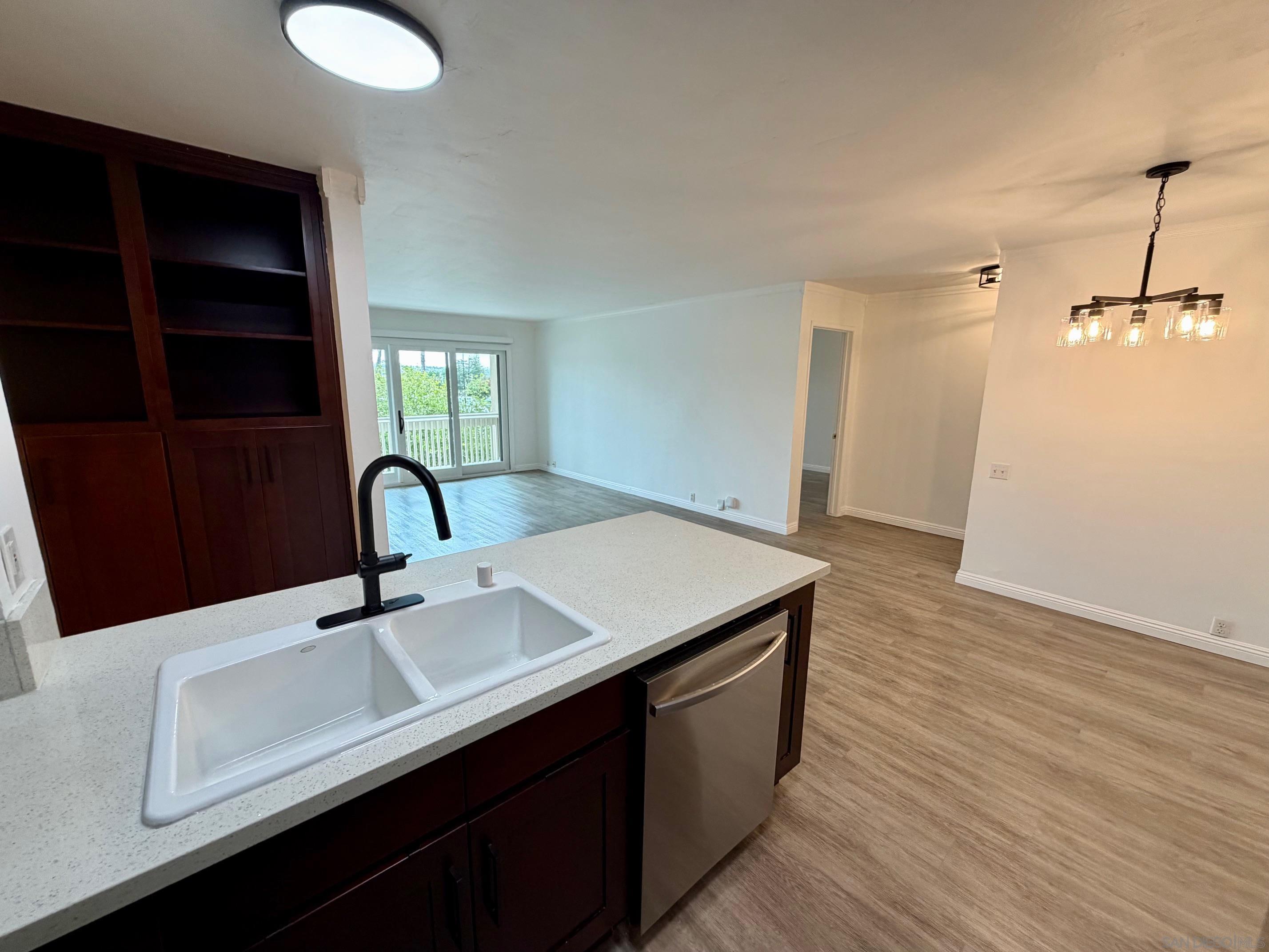 Detail Gallery Image 7 of 20 For 1885  Diamond St.  #2-211,  San Diego,  CA 92109 - 2 Beds | 2 Baths