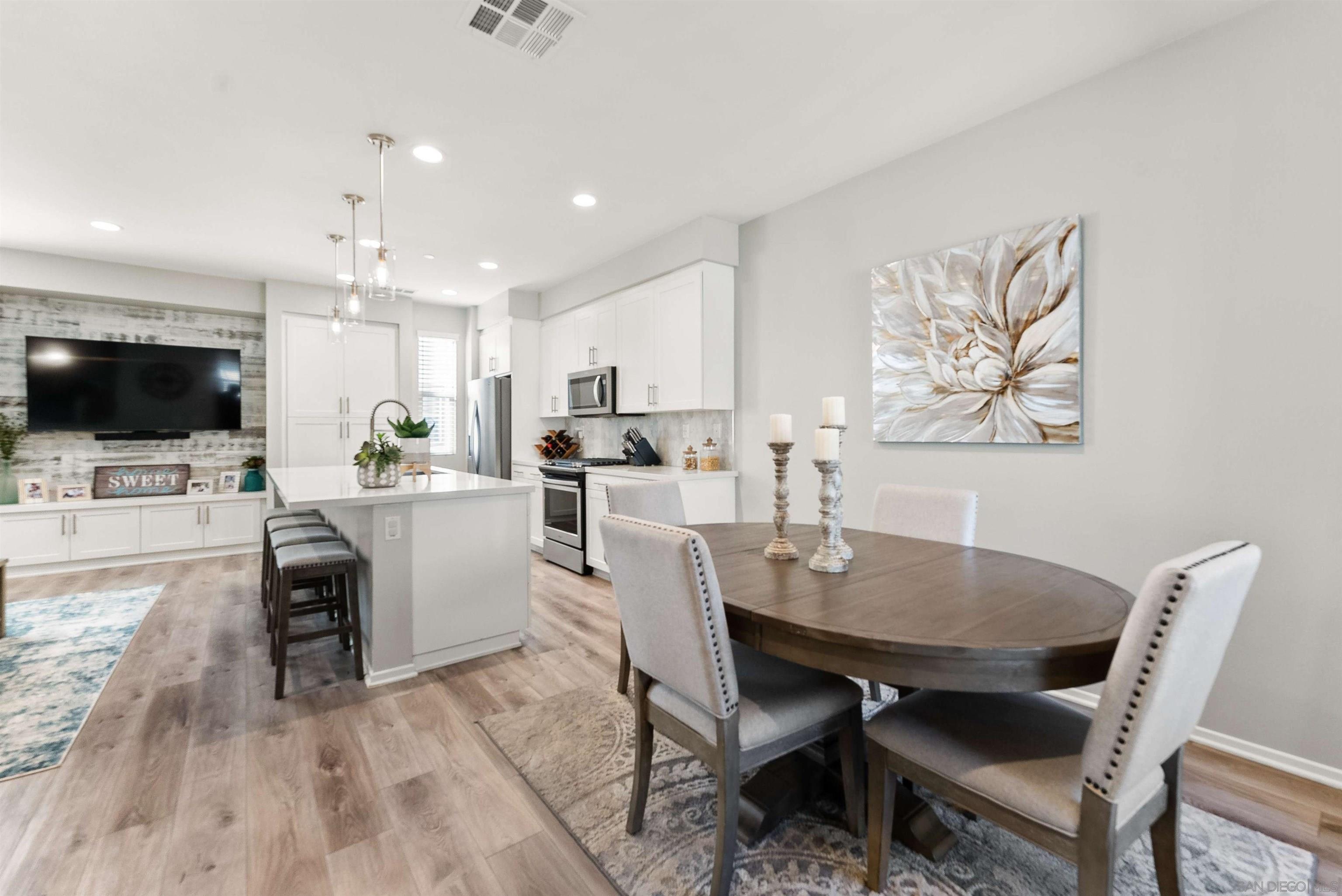 Detail Gallery Image 12 of 40 For 1291  via Lucero, Oceanside,  CA 92056 - 3 Beds | 4 Baths