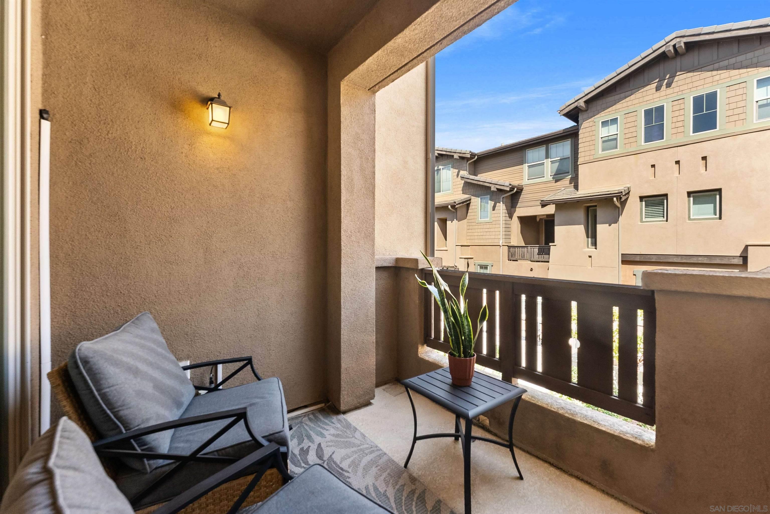 Detail Gallery Image 18 of 40 For 1291  via Lucero, Oceanside,  CA 92056 - 3 Beds | 4 Baths