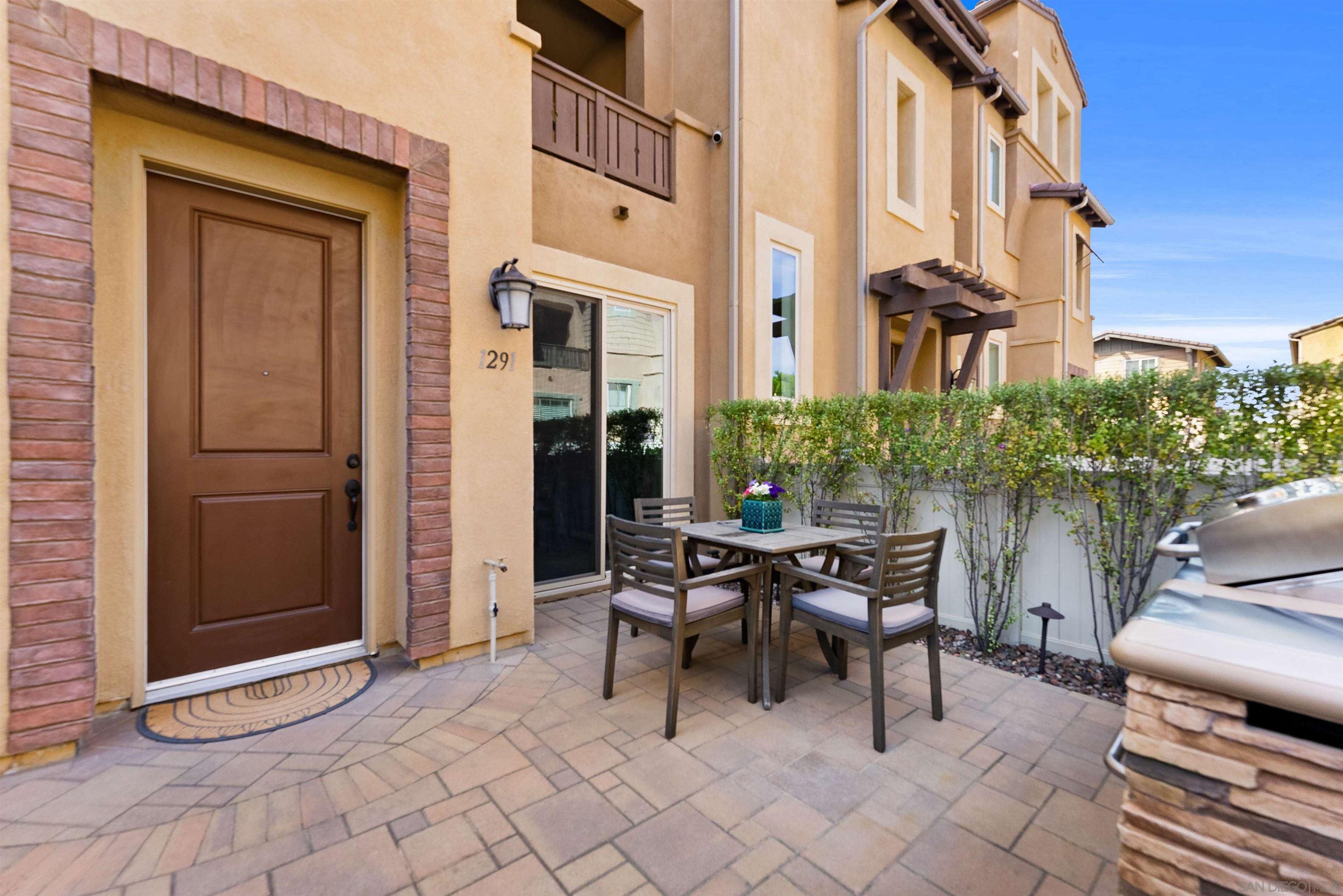 Detail Gallery Image 5 of 40 For 1291  via Lucero, Oceanside,  CA 92056 - 3 Beds | 4 Baths