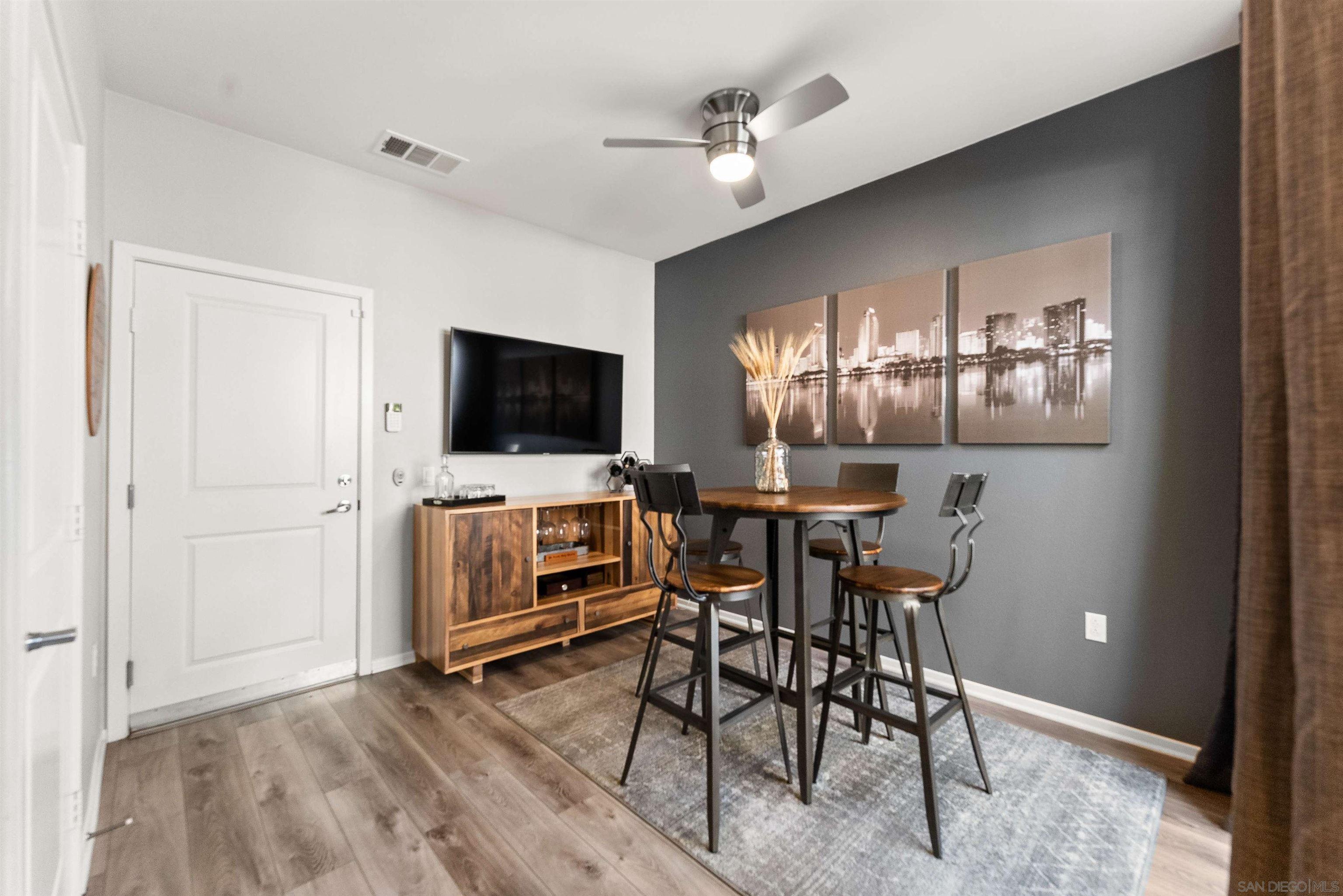 Detail Gallery Image 8 of 40 For 1291  via Lucero, Oceanside,  CA 92056 - 3 Beds | 4 Baths