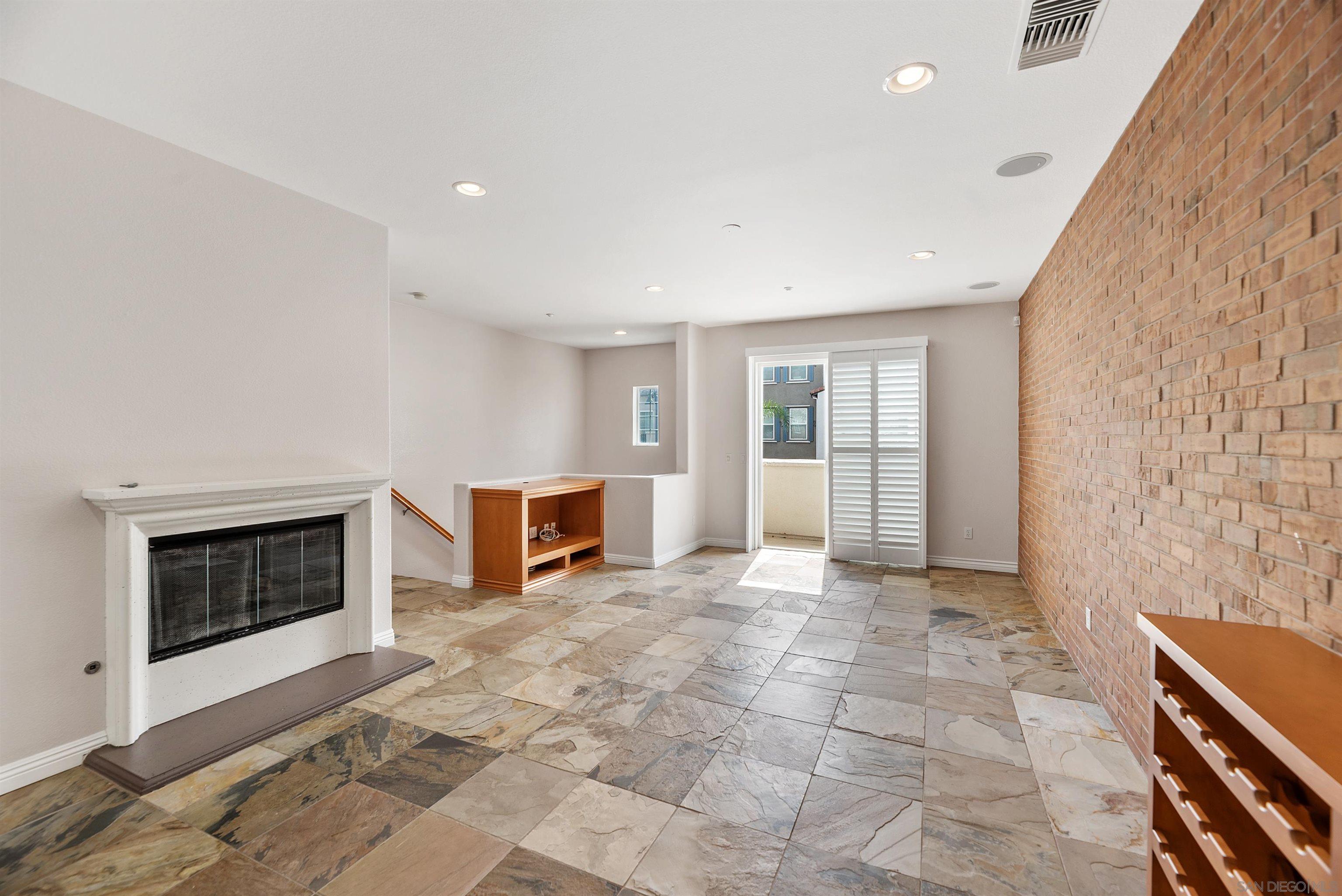 Detail Gallery Image 12 of 47 For 10556  Debreceni Way  9, San Diego,  CA 92127 - 2 Beds | 2/1 Baths