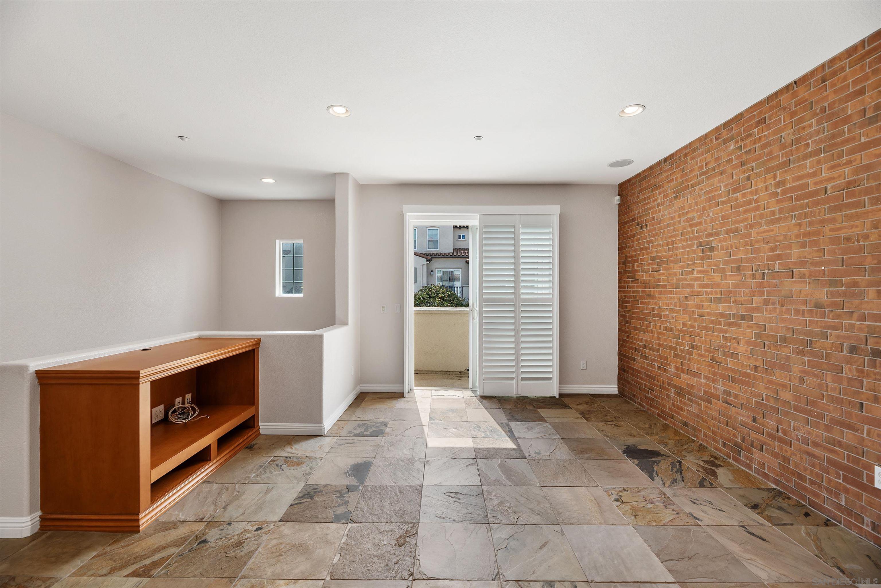 Detail Gallery Image 13 of 47 For 10556  Debreceni Way  9, San Diego,  CA 92127 - 2 Beds | 2/1 Baths