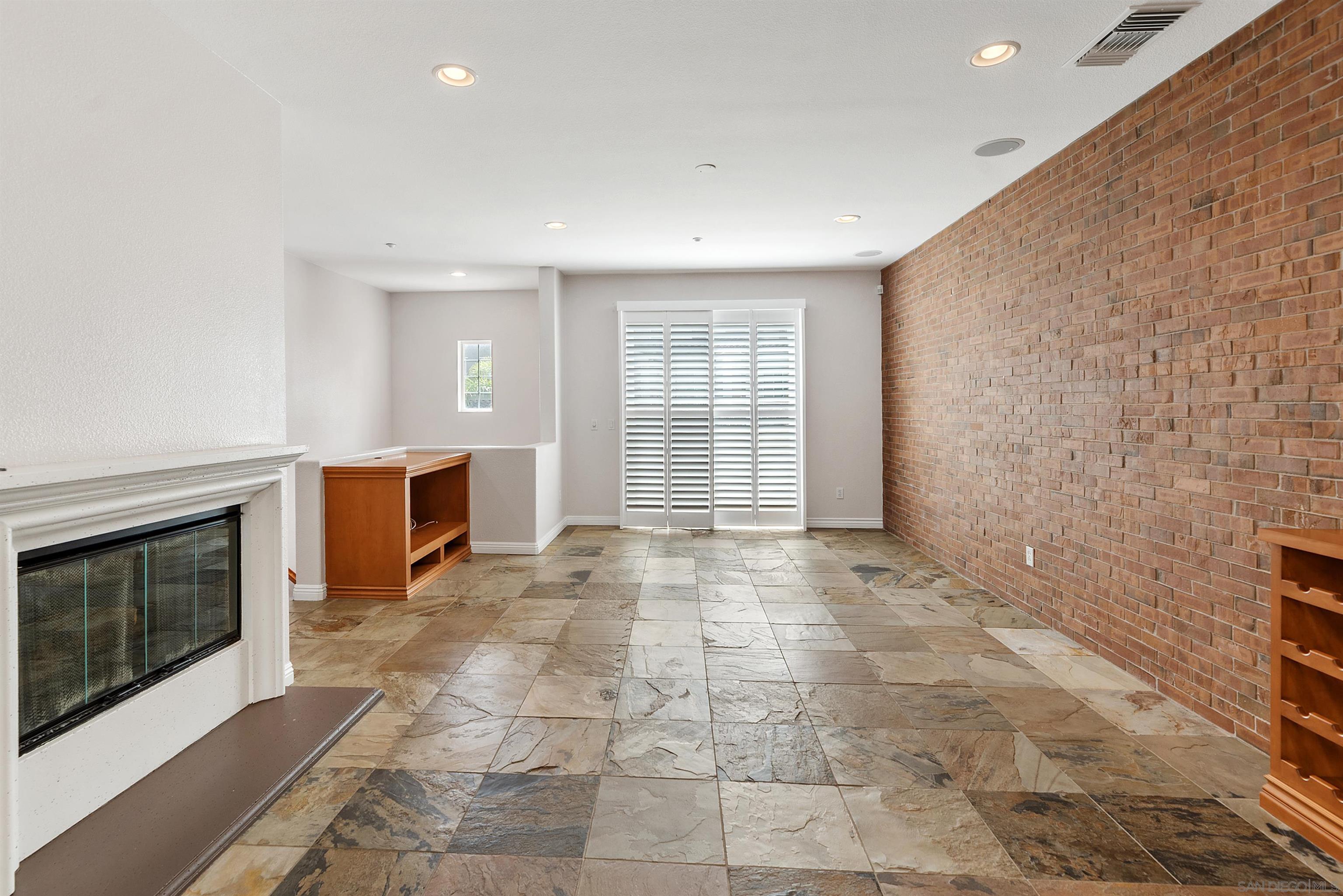 Detail Gallery Image 6 of 47 For 10556  Debreceni Way  9, San Diego,  CA 92127 - 2 Beds | 2/1 Baths