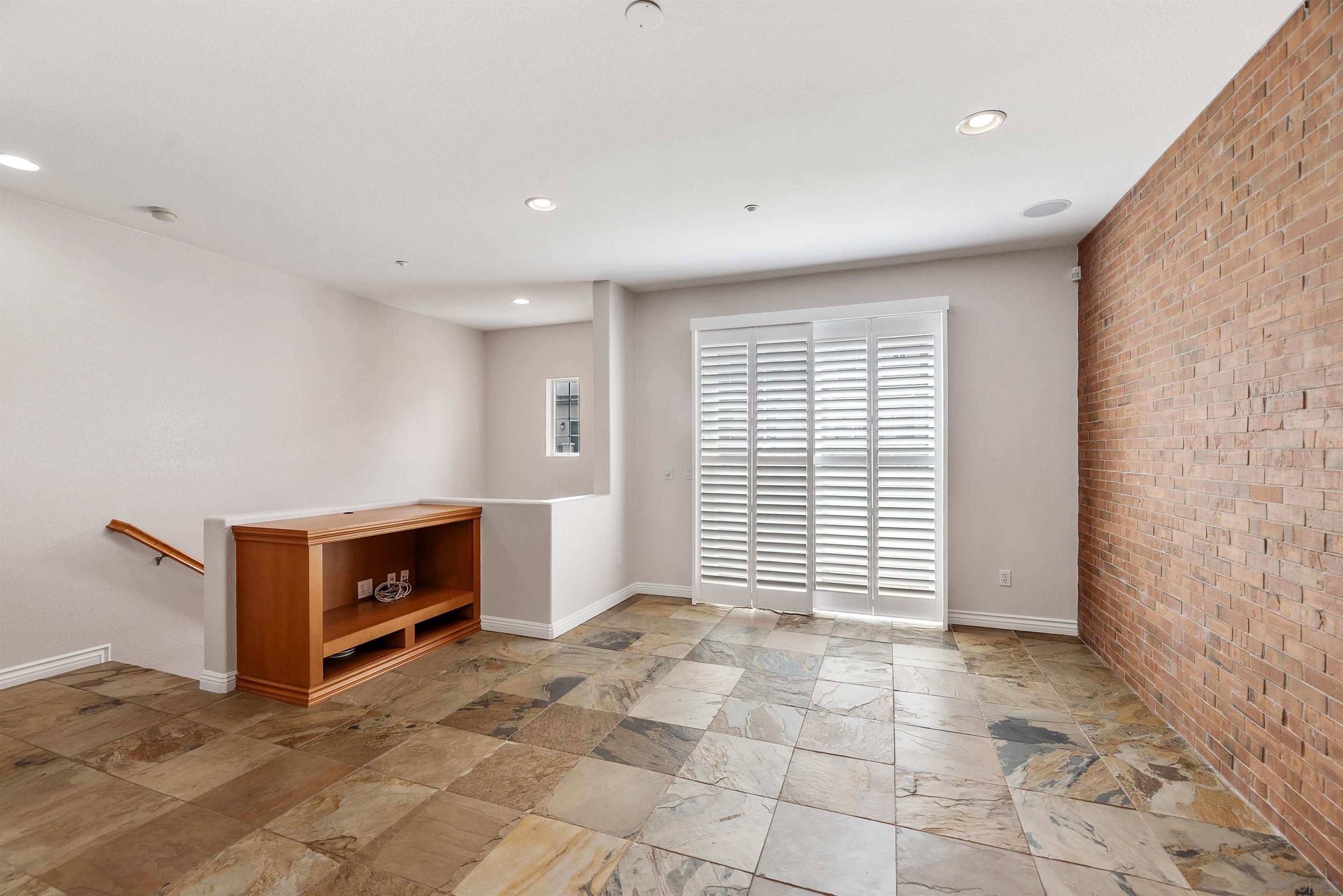 Detail Gallery Image 7 of 47 For 10556  Debreceni Way  9, San Diego,  CA 92127 - 2 Beds | 2/1 Baths