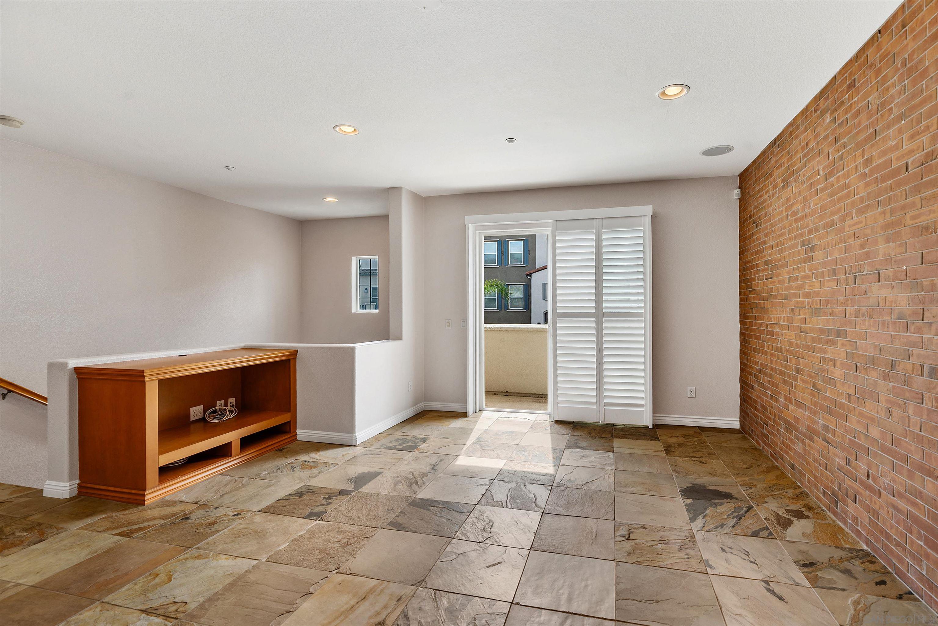 Detail Gallery Image 8 of 47 For 10556  Debreceni Way  9, San Diego,  CA 92127 - 2 Beds | 2/1 Baths