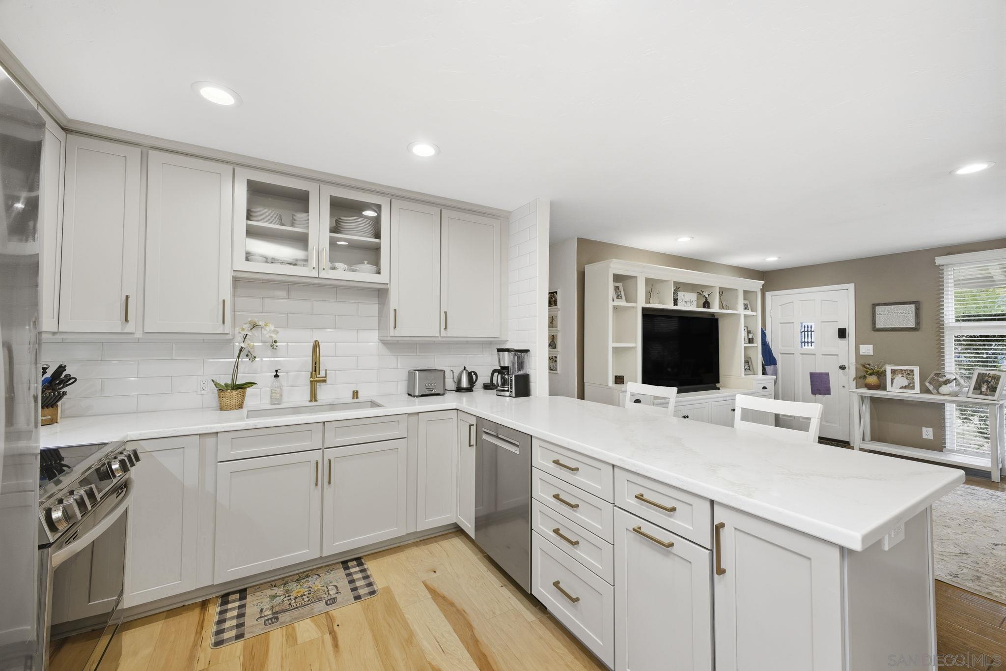 Detail Gallery Image 7 of 43 For 3620  Fireway Dr, San Diego,  CA 92111 - 3 Beds | 2 Baths