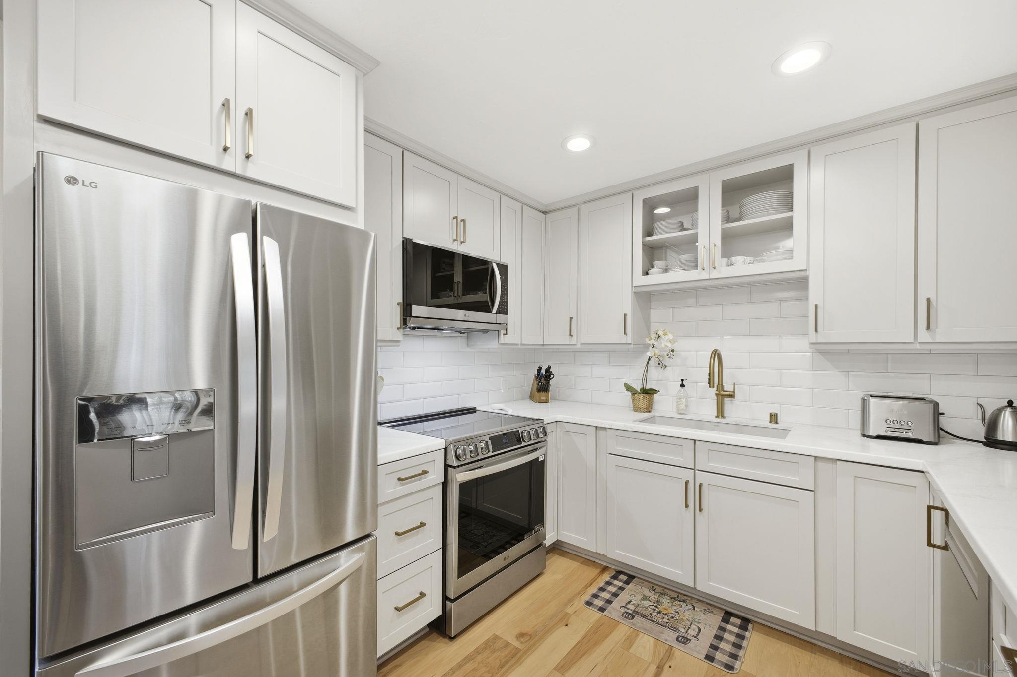 Detail Gallery Image 9 of 43 For 3620  Fireway Dr, San Diego,  CA 92111 - 3 Beds | 2 Baths