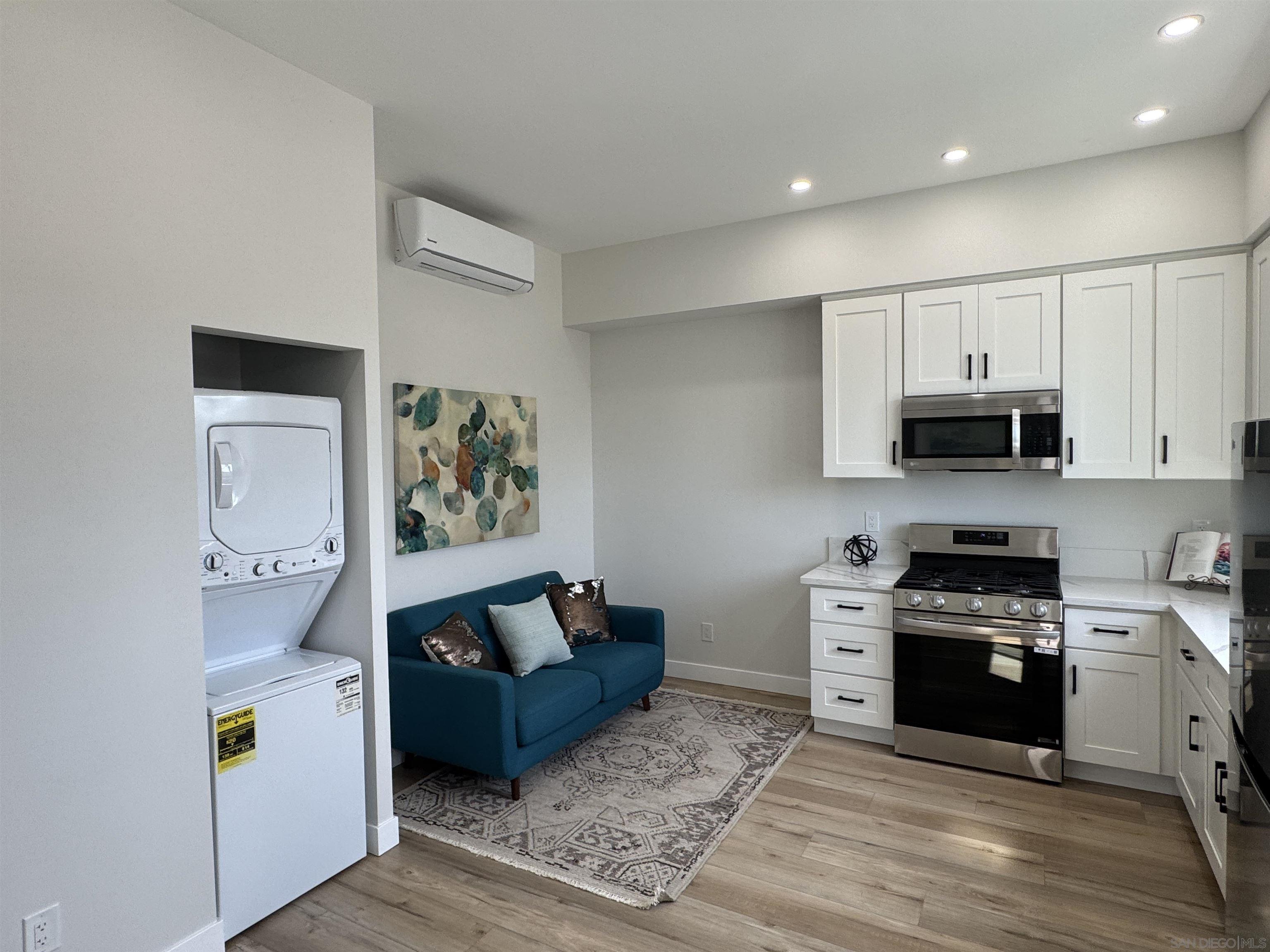 Detail Gallery Image 3 of 27 For 1226  Fern Ave, Imperial Beach,  CA 91932 - 6 Beds | 4 Baths