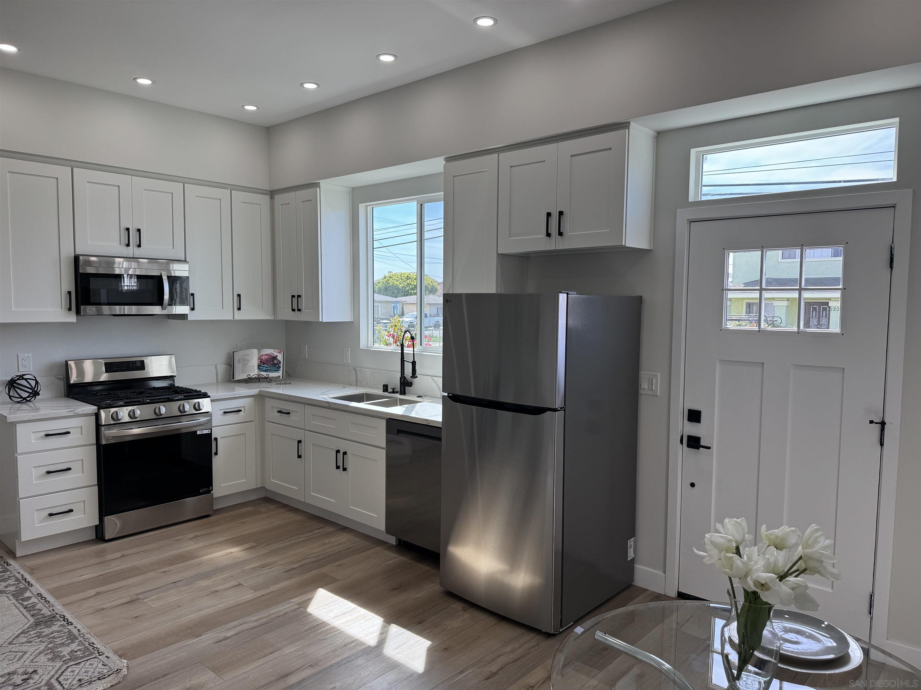 Detail Gallery Image 21 of 27 For 1226  Fern Ave, Imperial Beach,  CA 91932 - 6 Beds | 4 Baths