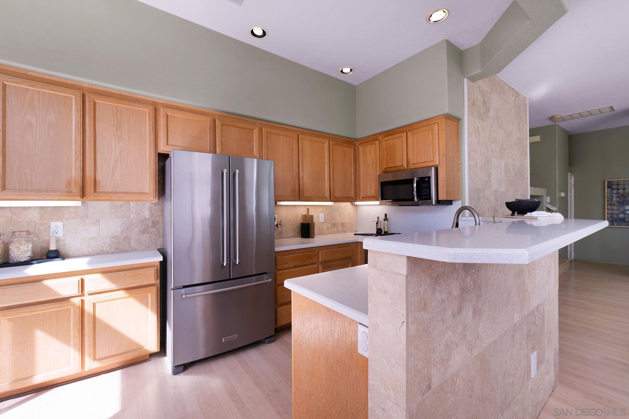 Detail Gallery Image 11 of 36 For 7551  Hazard Center Dr, San Diego,  CA 92108 - 3 Beds | 2/1 Baths