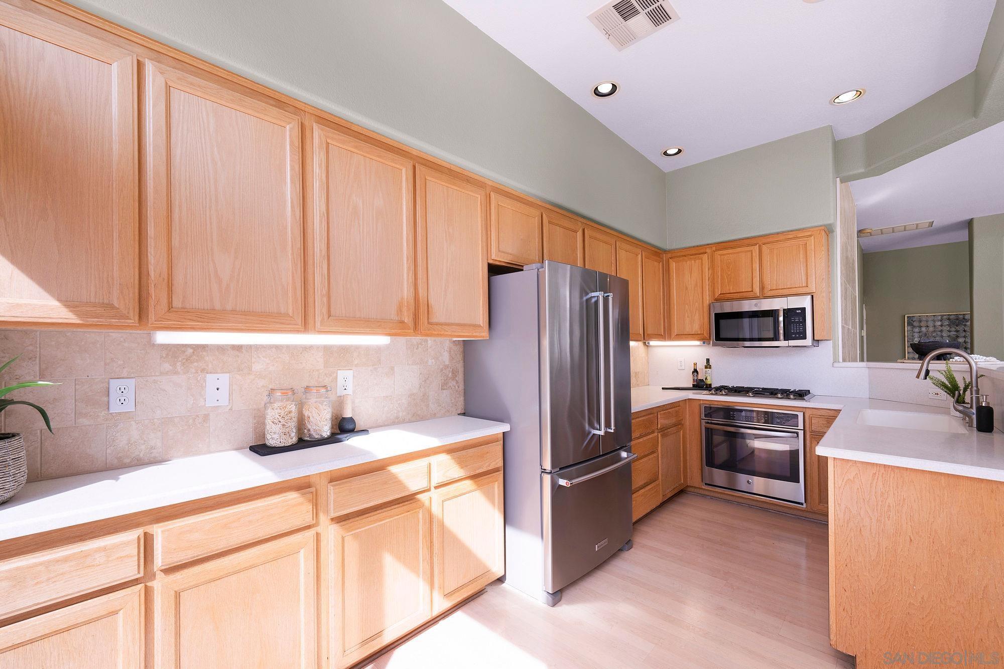 Detail Gallery Image 12 of 36 For 7551  Hazard Center Dr, San Diego,  CA 92108 - 3 Beds | 2/1 Baths