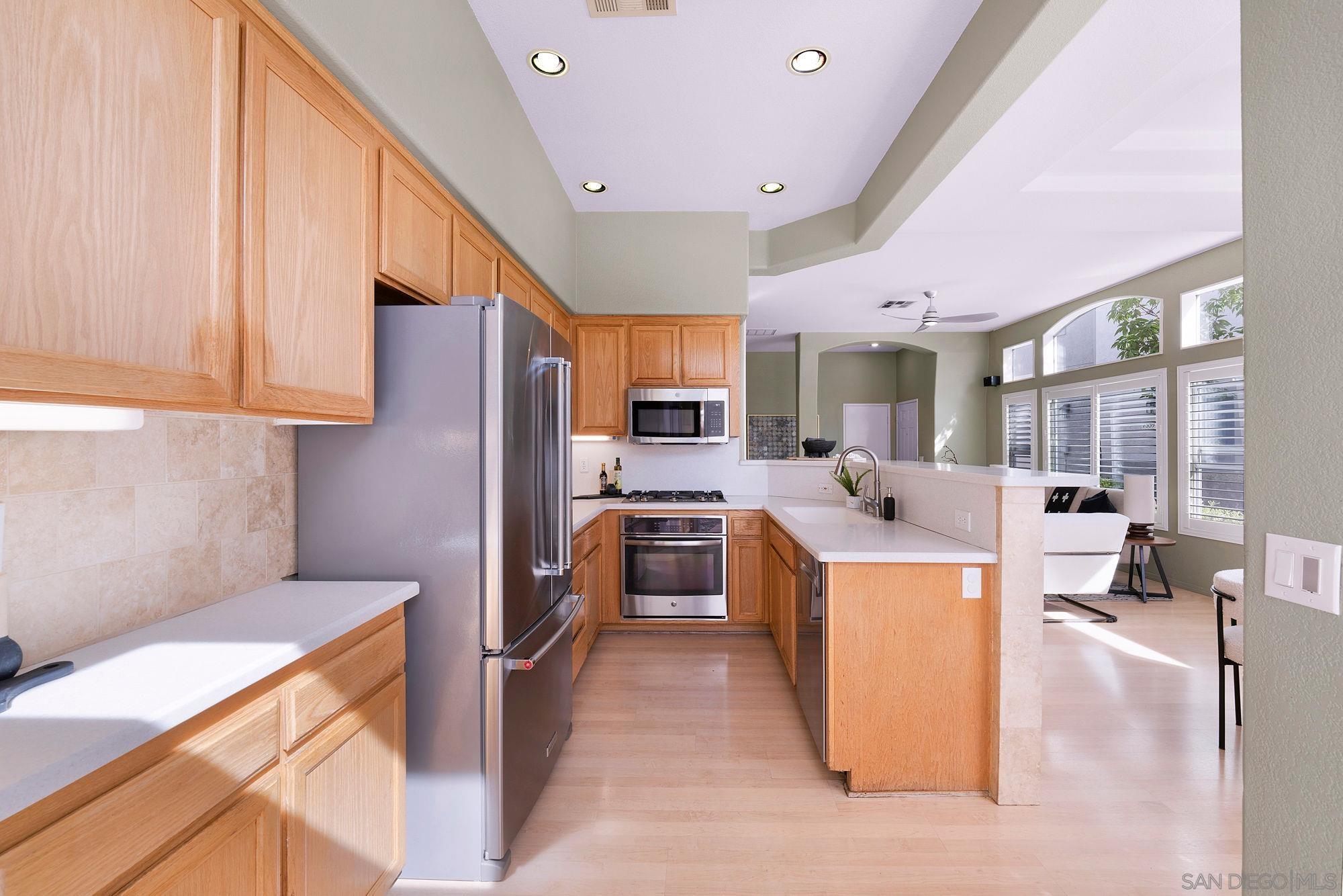 Detail Gallery Image 13 of 36 For 7551  Hazard Center Dr, San Diego,  CA 92108 - 3 Beds | 2/1 Baths