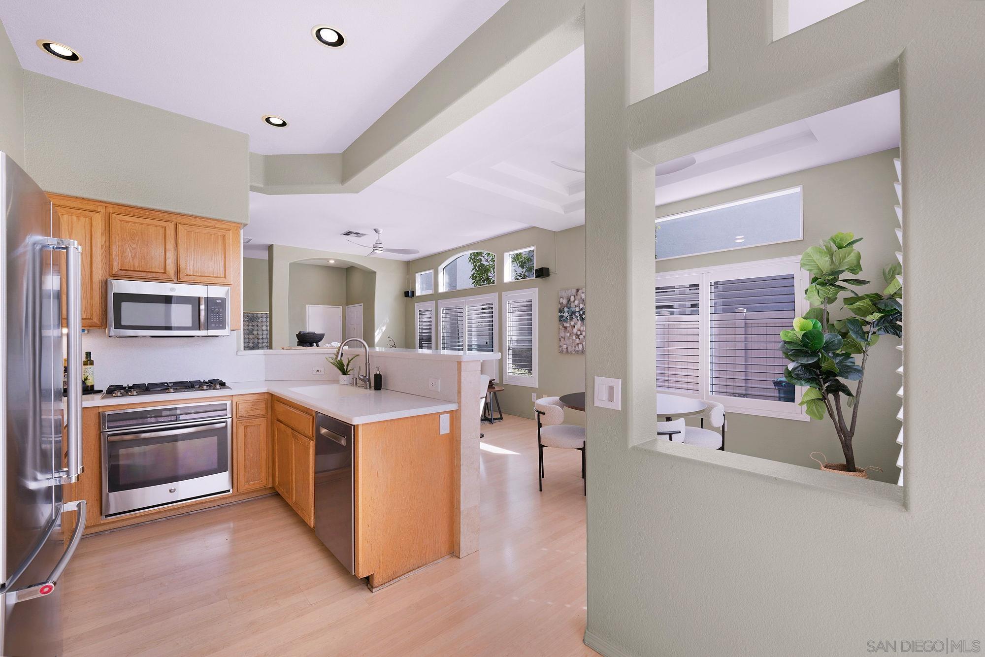 Detail Gallery Image 14 of 36 For 7551  Hazard Center Dr, San Diego,  CA 92108 - 3 Beds | 2/1 Baths