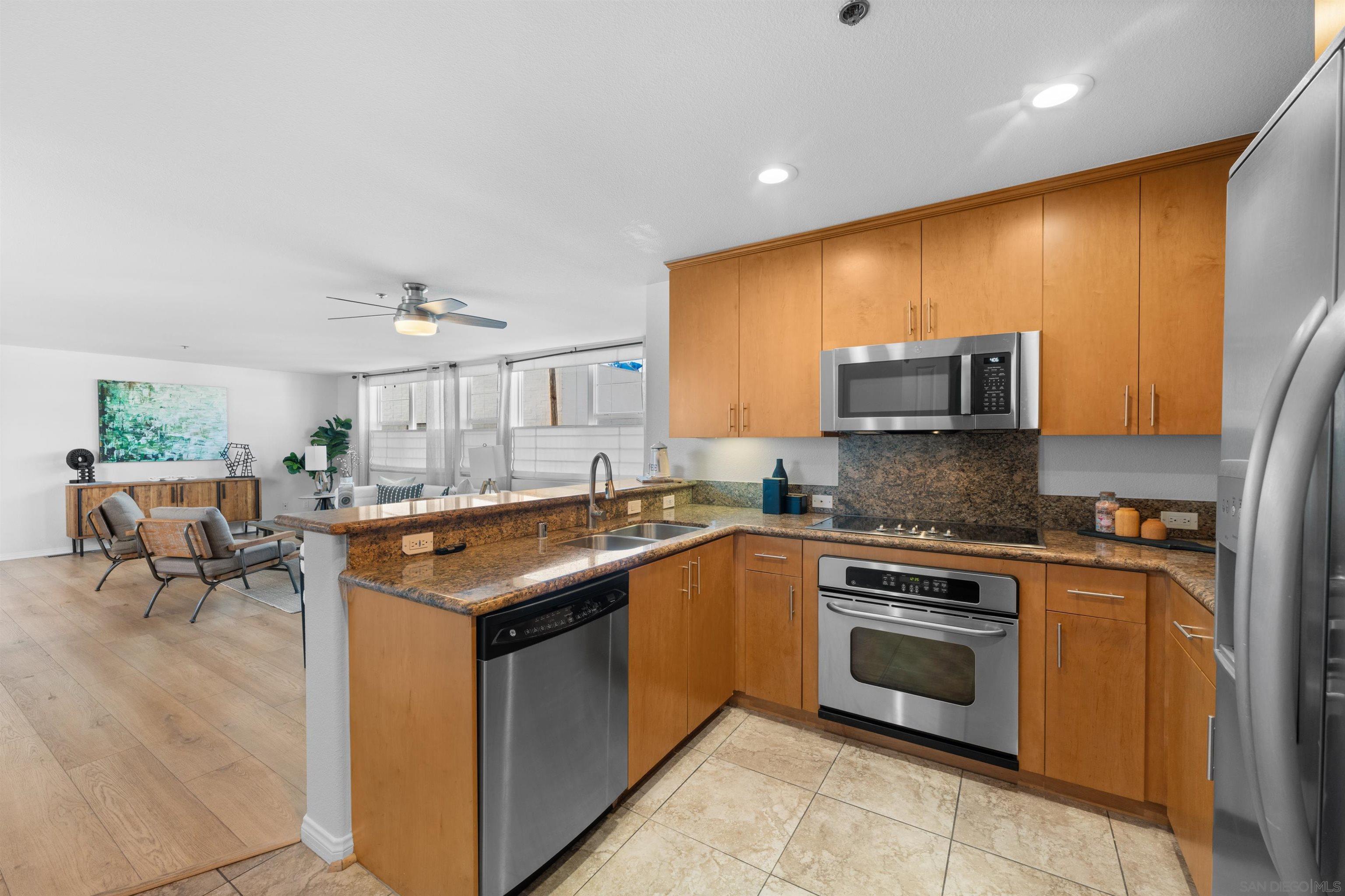 Detail Gallery Image 14 of 38 For 924  Hornblend St  #311,  San Diego,  CA 92109 - 2 Beds | 2/1 Baths