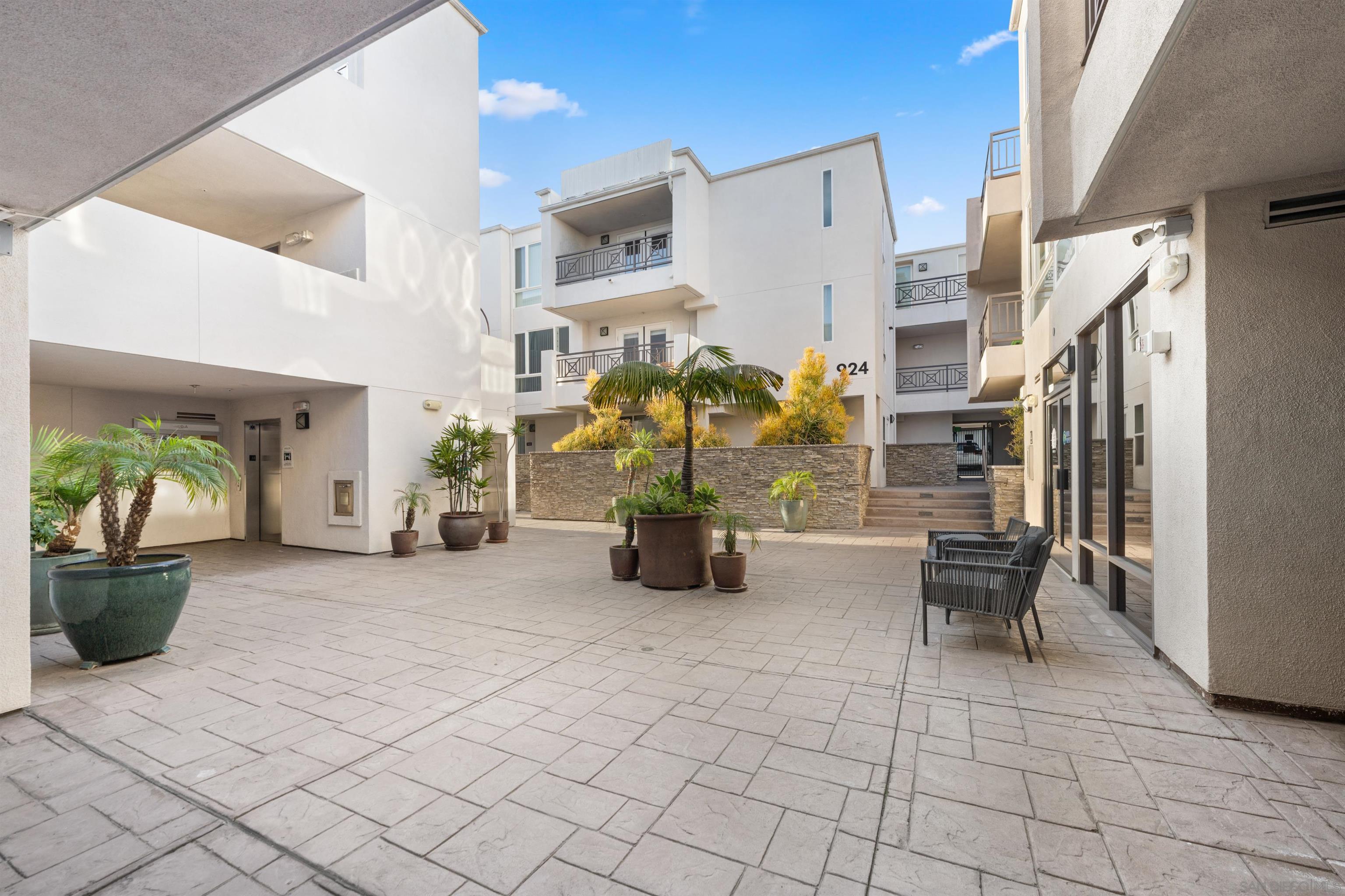 Detail Gallery Image 36 of 38 For 924  Hornblend St  #311,  San Diego,  CA 92109 - 2 Beds | 2/1 Baths