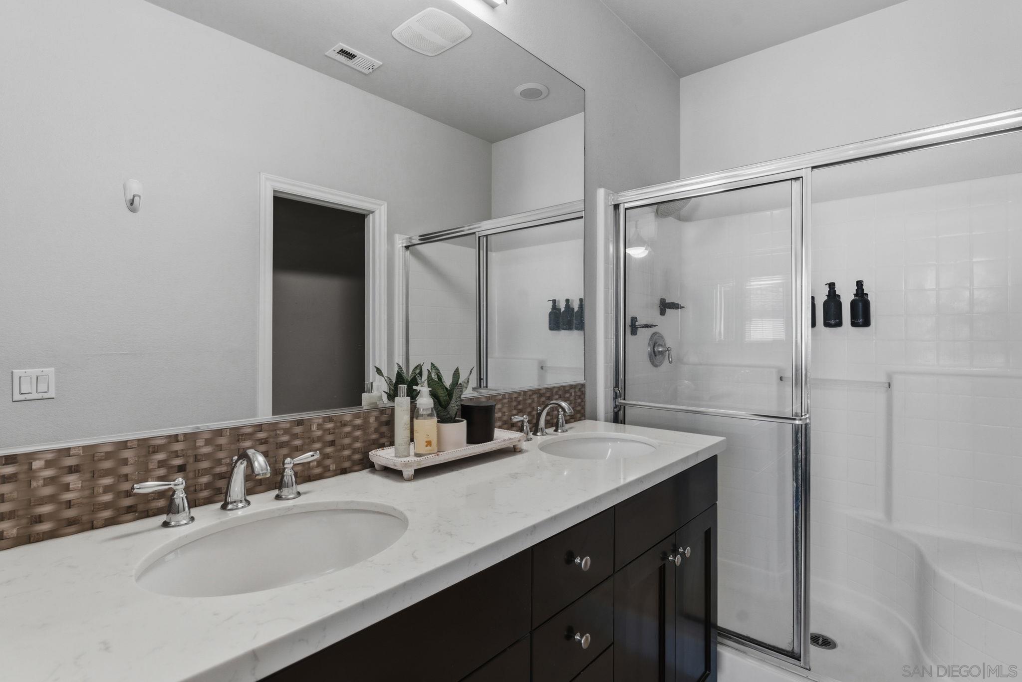 Detail Gallery Image 17 of 27 For 2327  Sentinel Ln, San Marcos,  CA 92078 - 3 Beds | 2/1 Baths